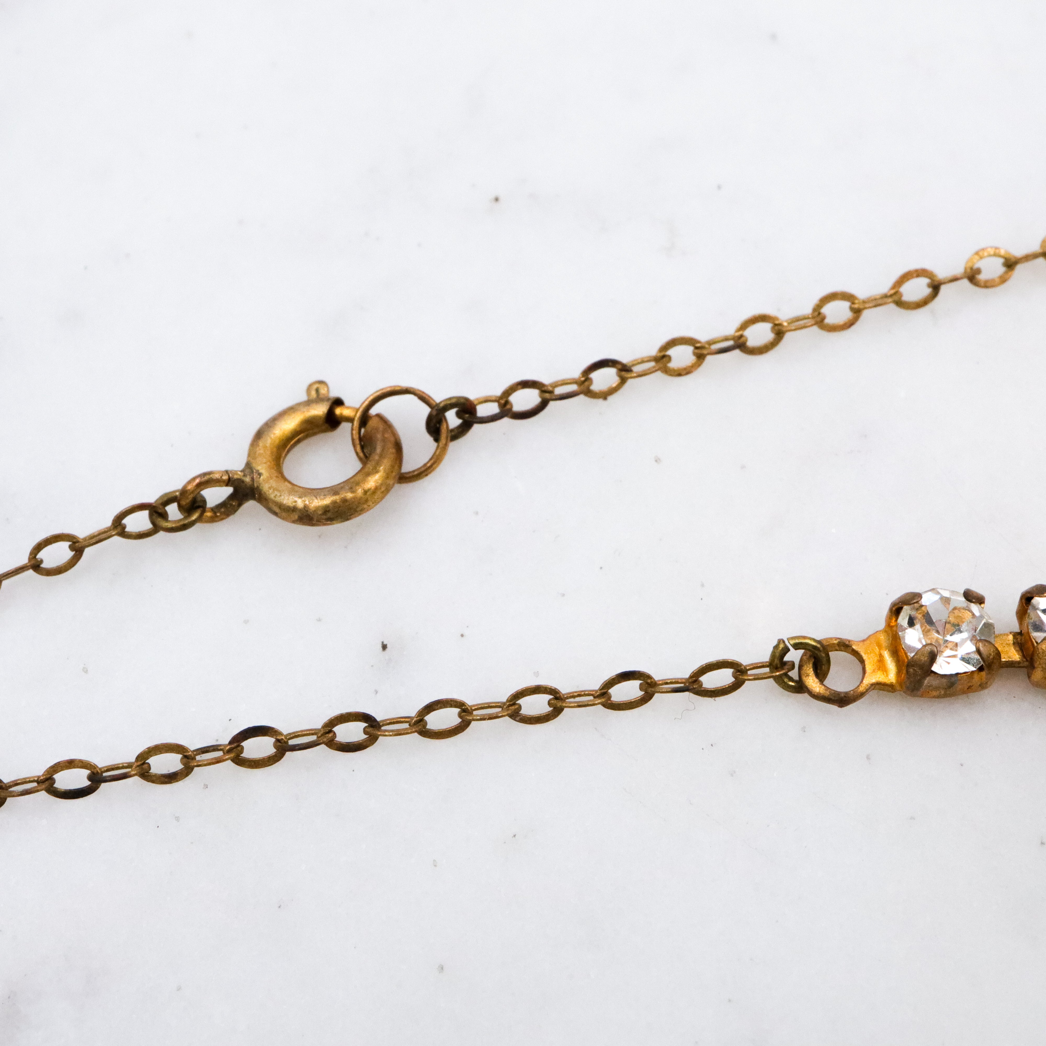 Vintage red & clear rhinestone ribbon cluster necklace 15"