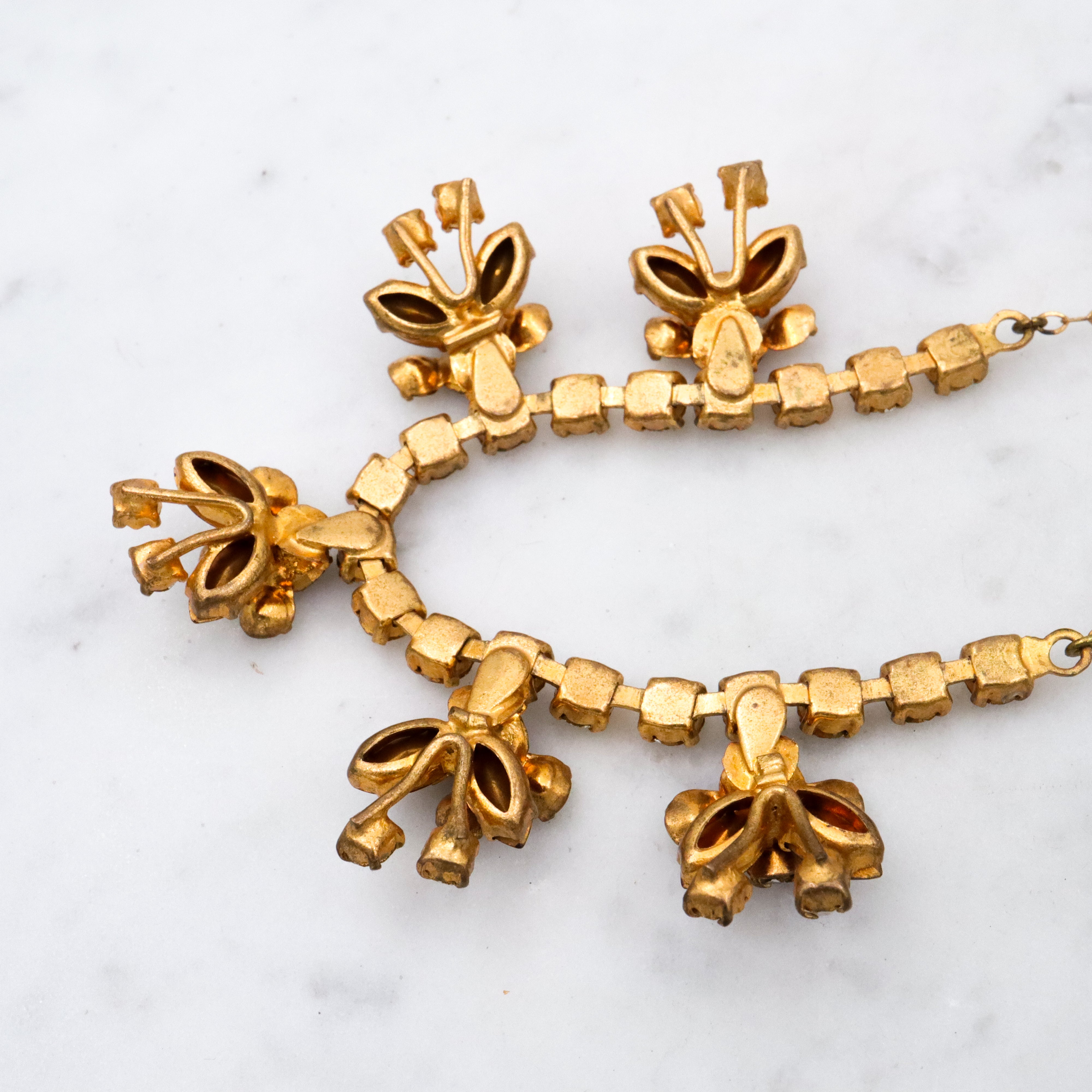 Vintage red & clear rhinestone ribbon cluster necklace 15"