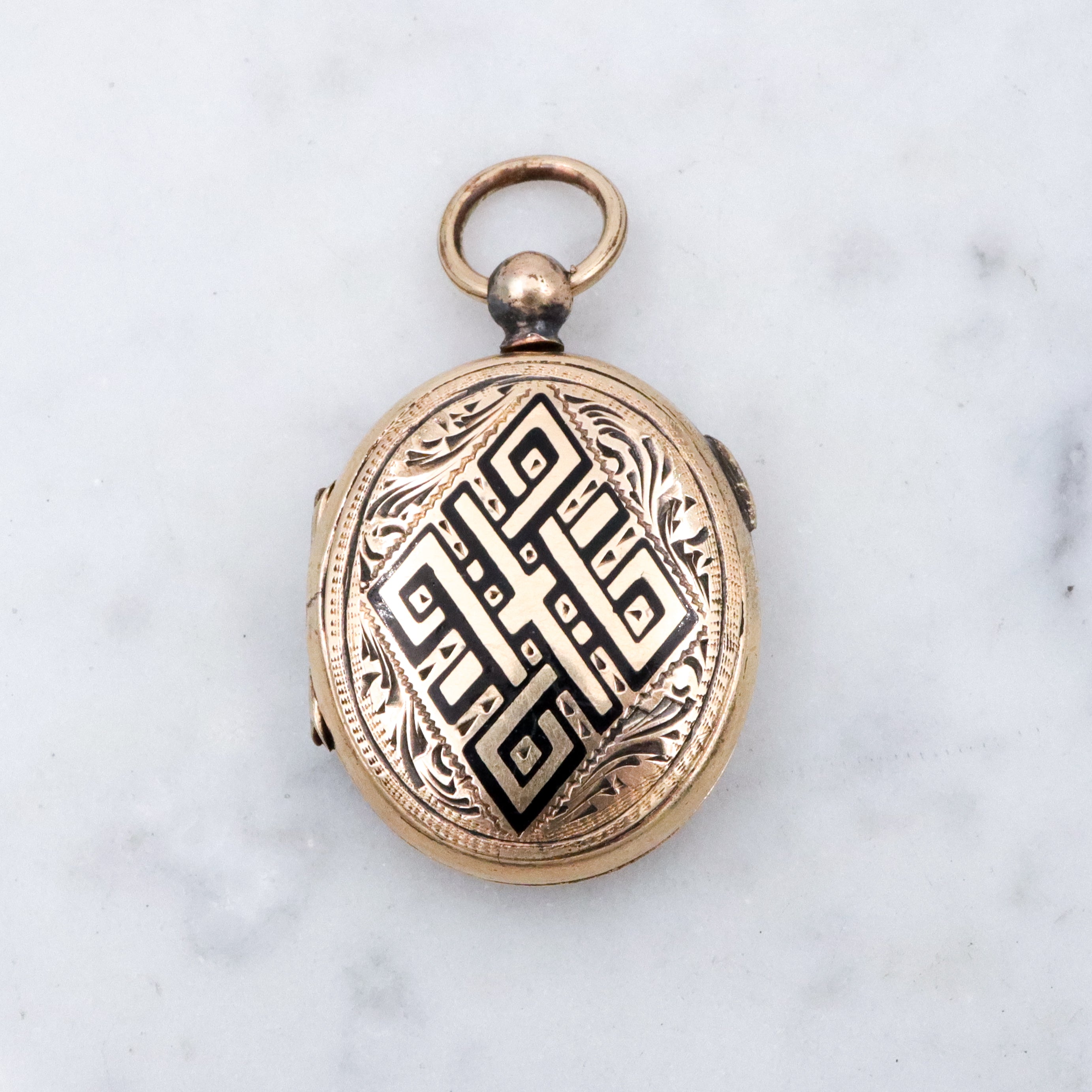 Antique 14k gold taille d'épargne enamel mourning locket