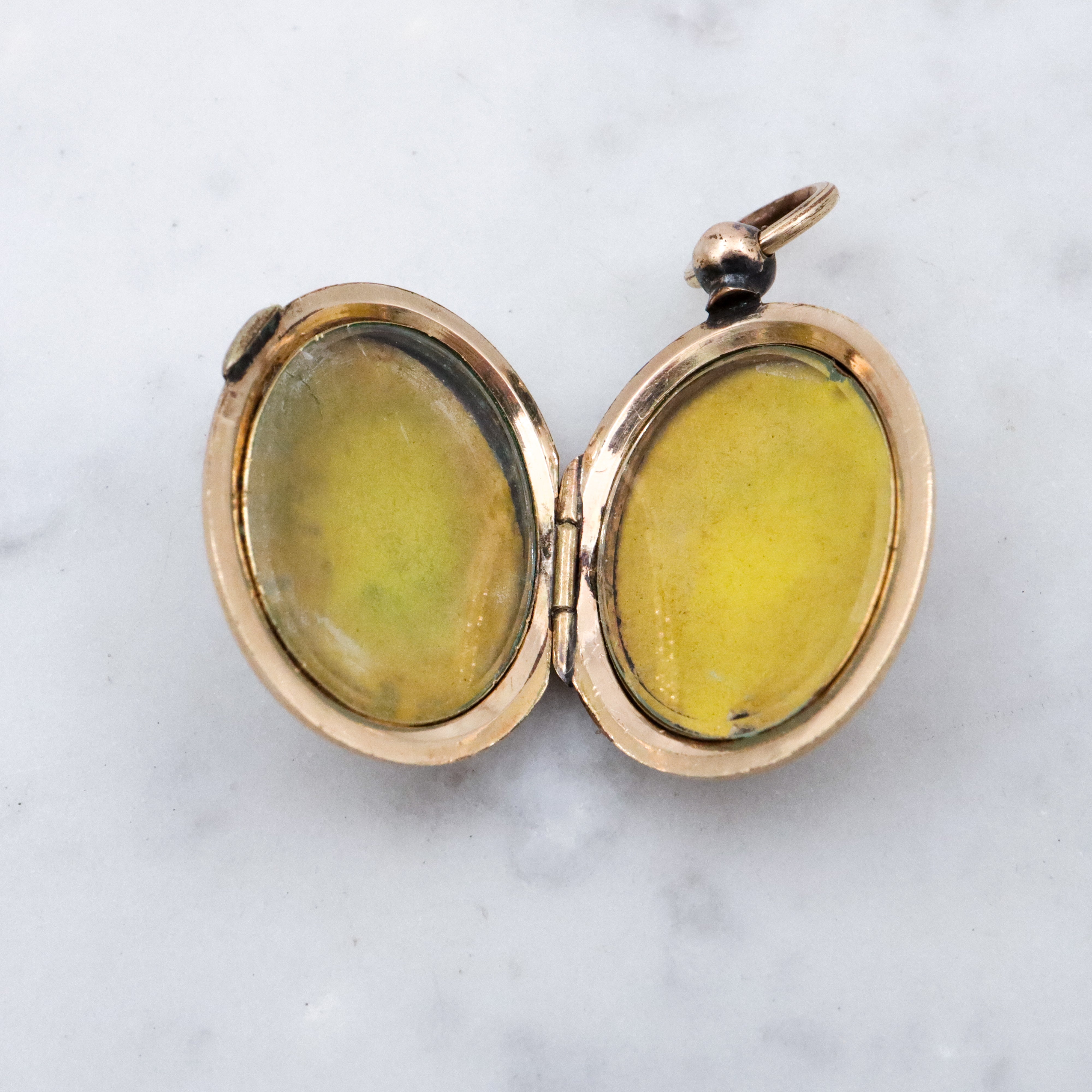 Antique 14k gold taille d'épargne enamel mourning locket