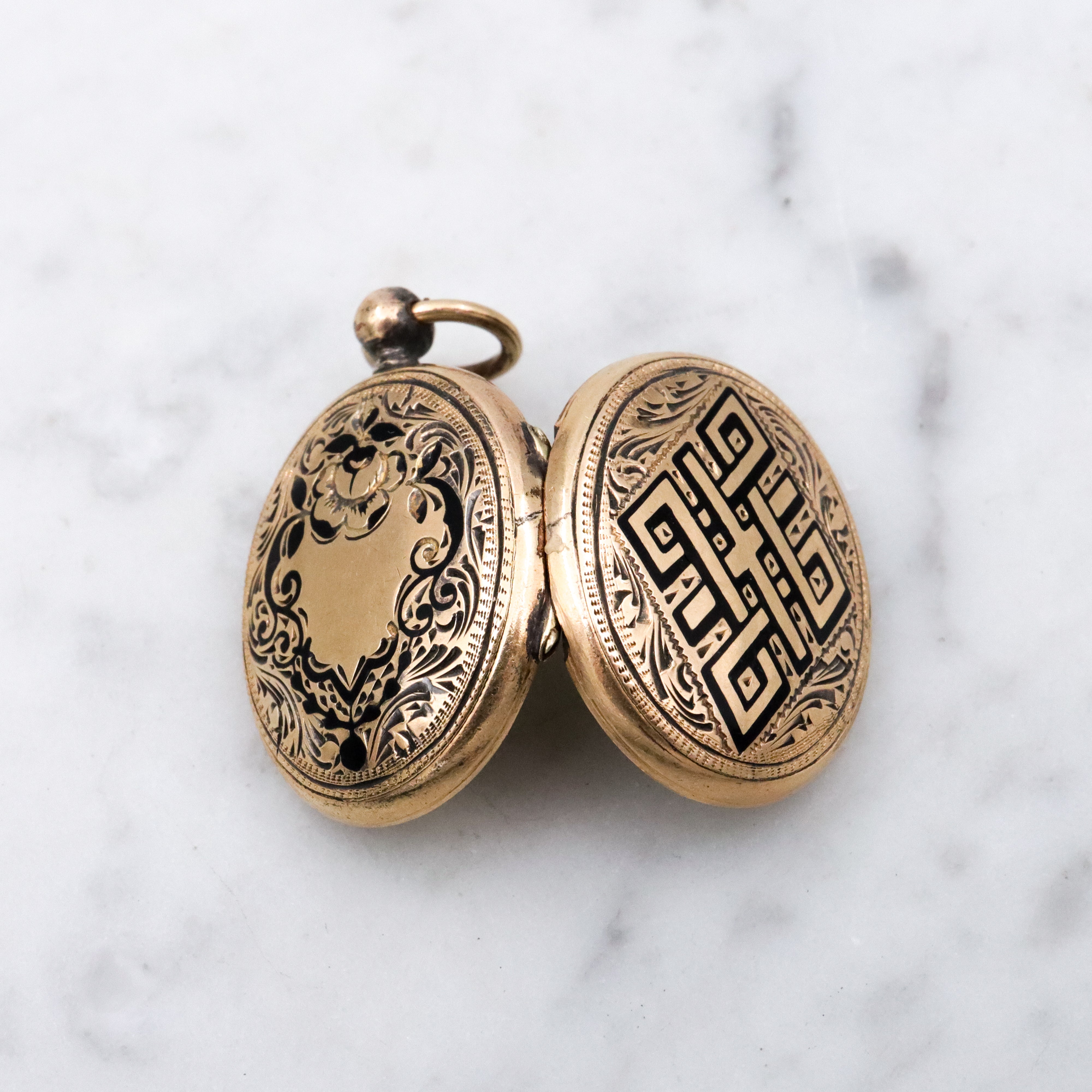 Antique 14k gold taille d'épargne enamel mourning locket