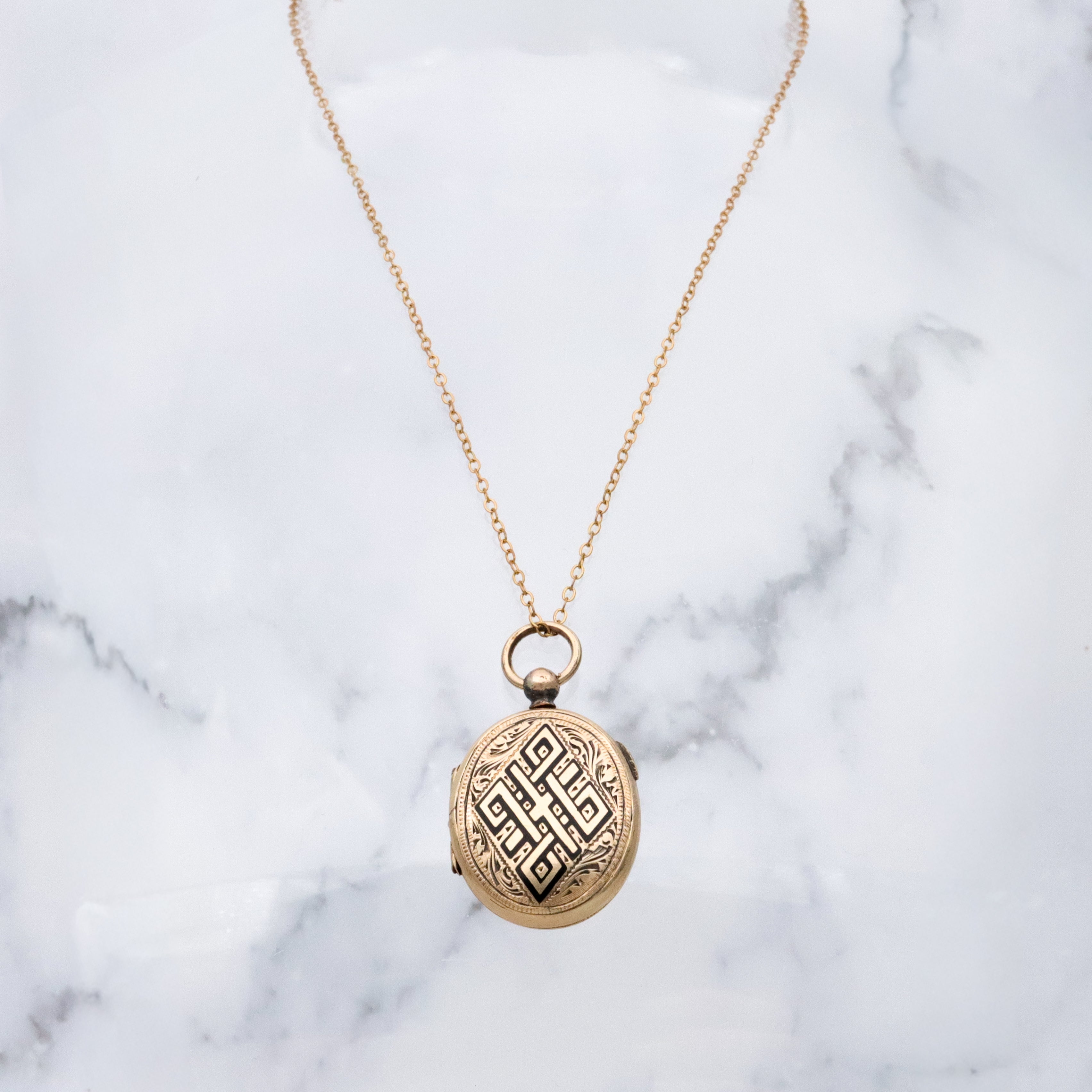 Antique 14k gold taille d'épargne enamel mourning locket