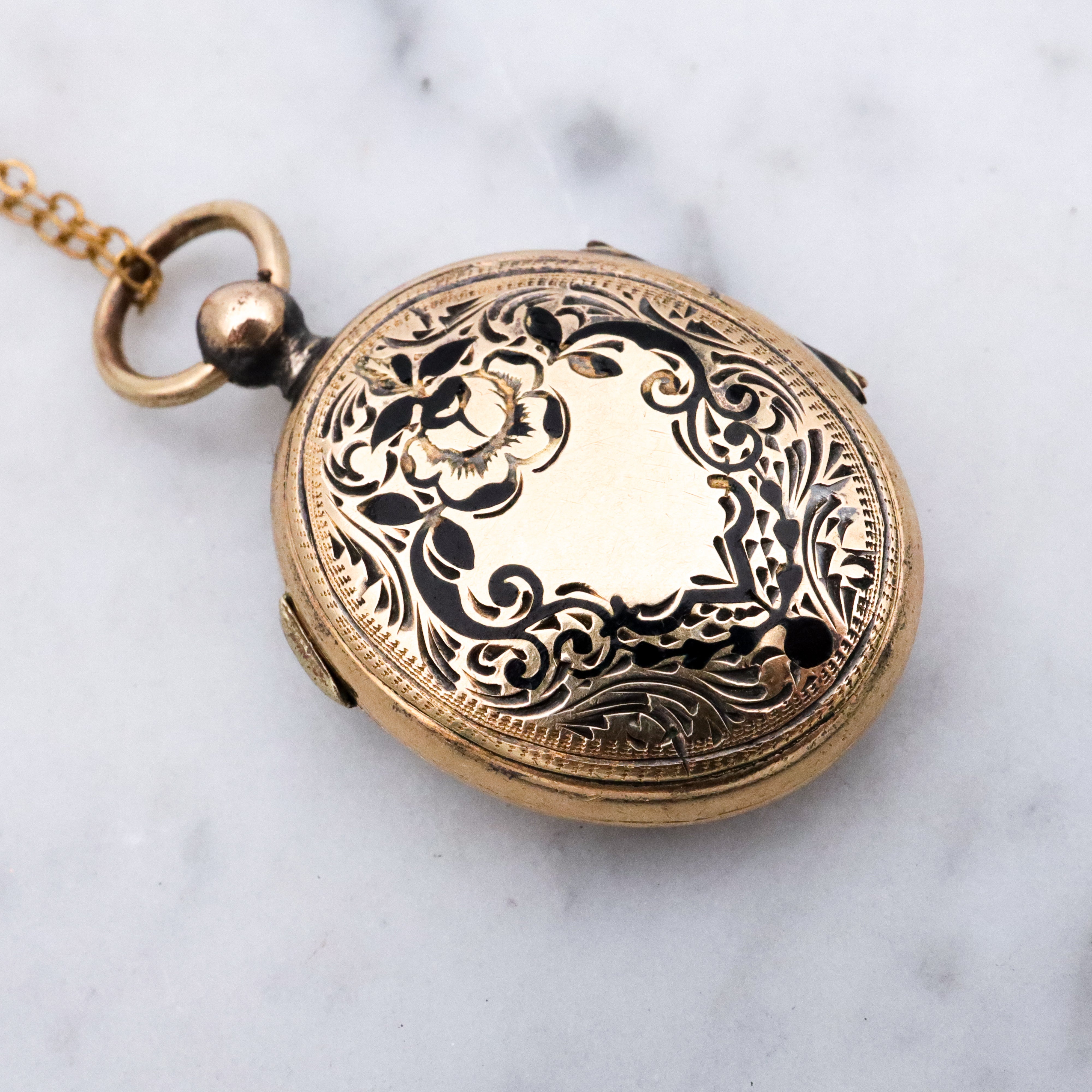 Antique 14k gold taille d'épargne enamel mourning locket
