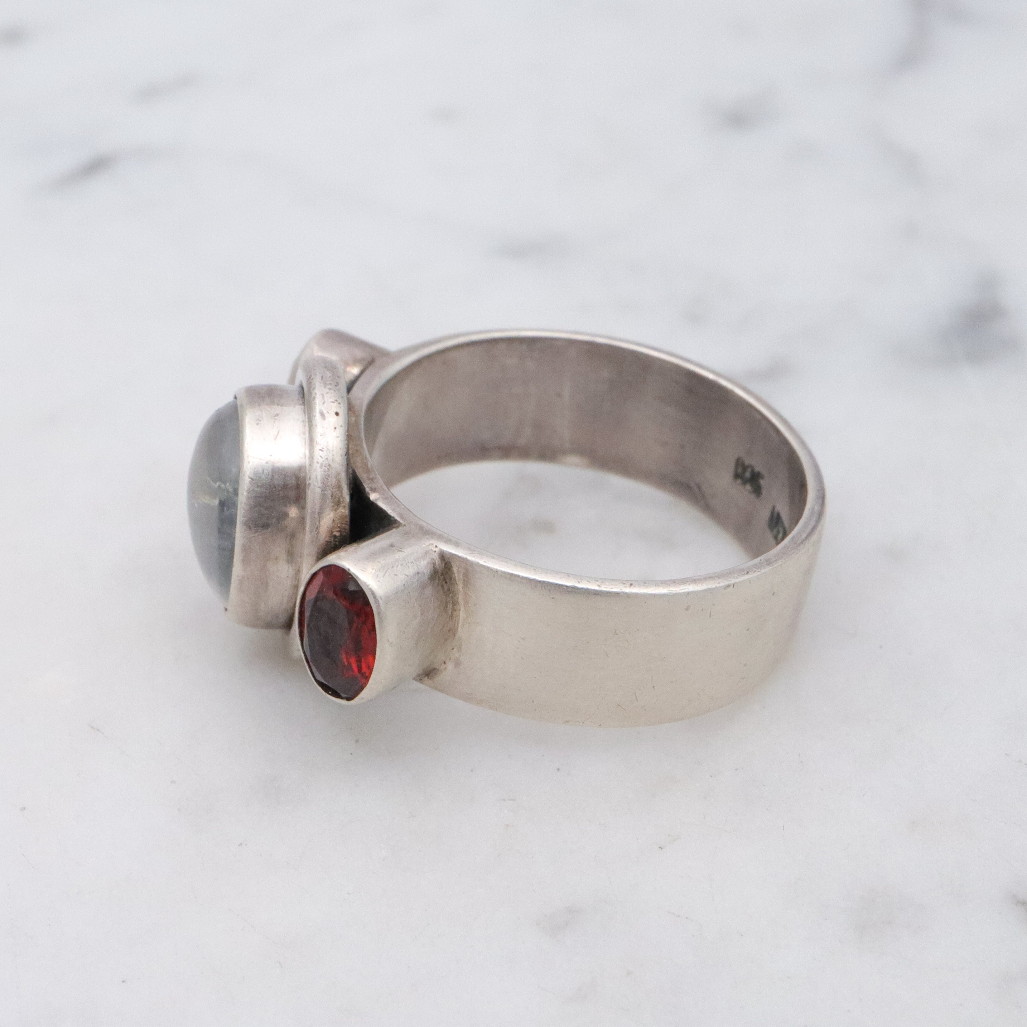 Vintage rainbow moonstone & garnet sterling ring, sz 7.5
