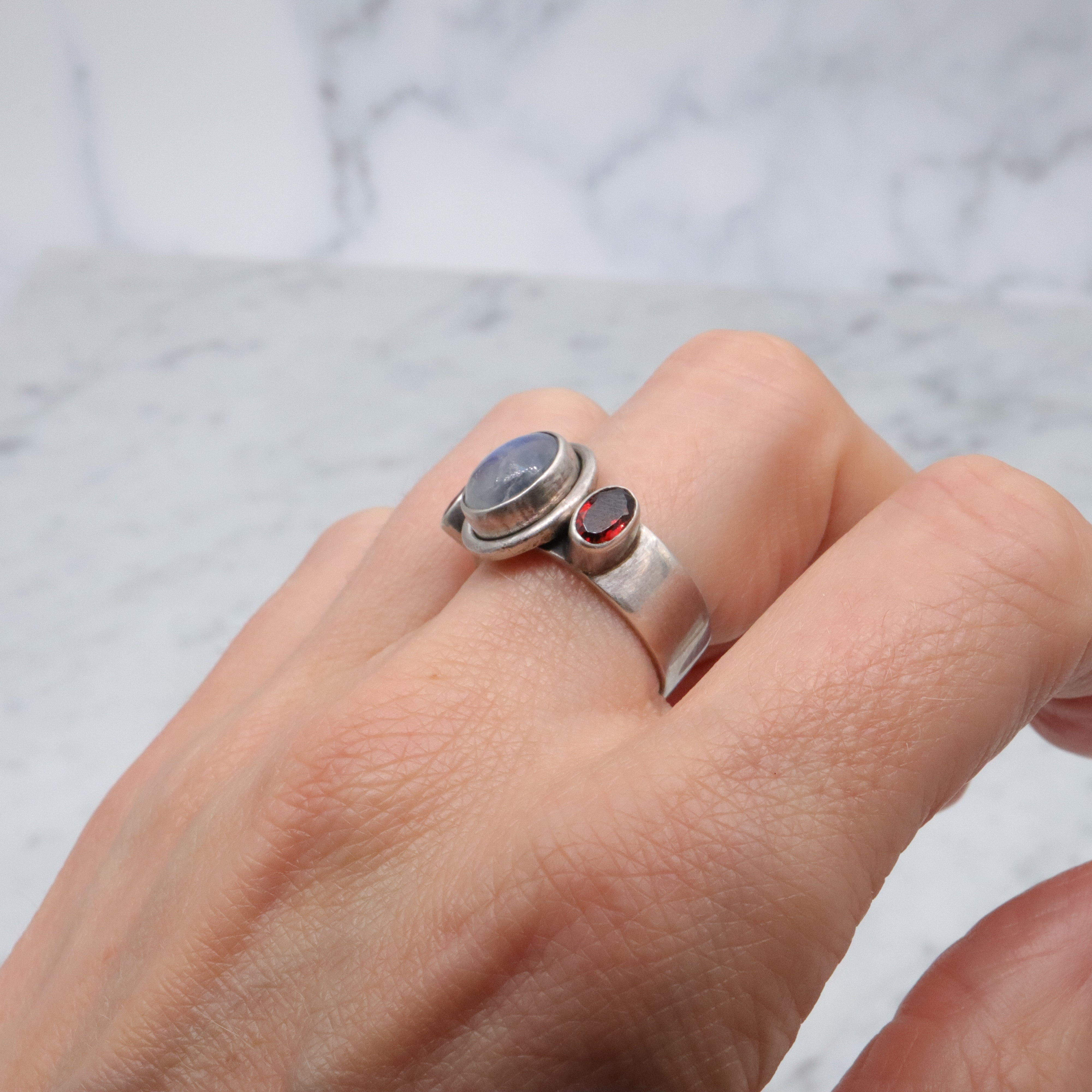 Vintage rainbow moonstone & garnet sterling ring, sz 7.5