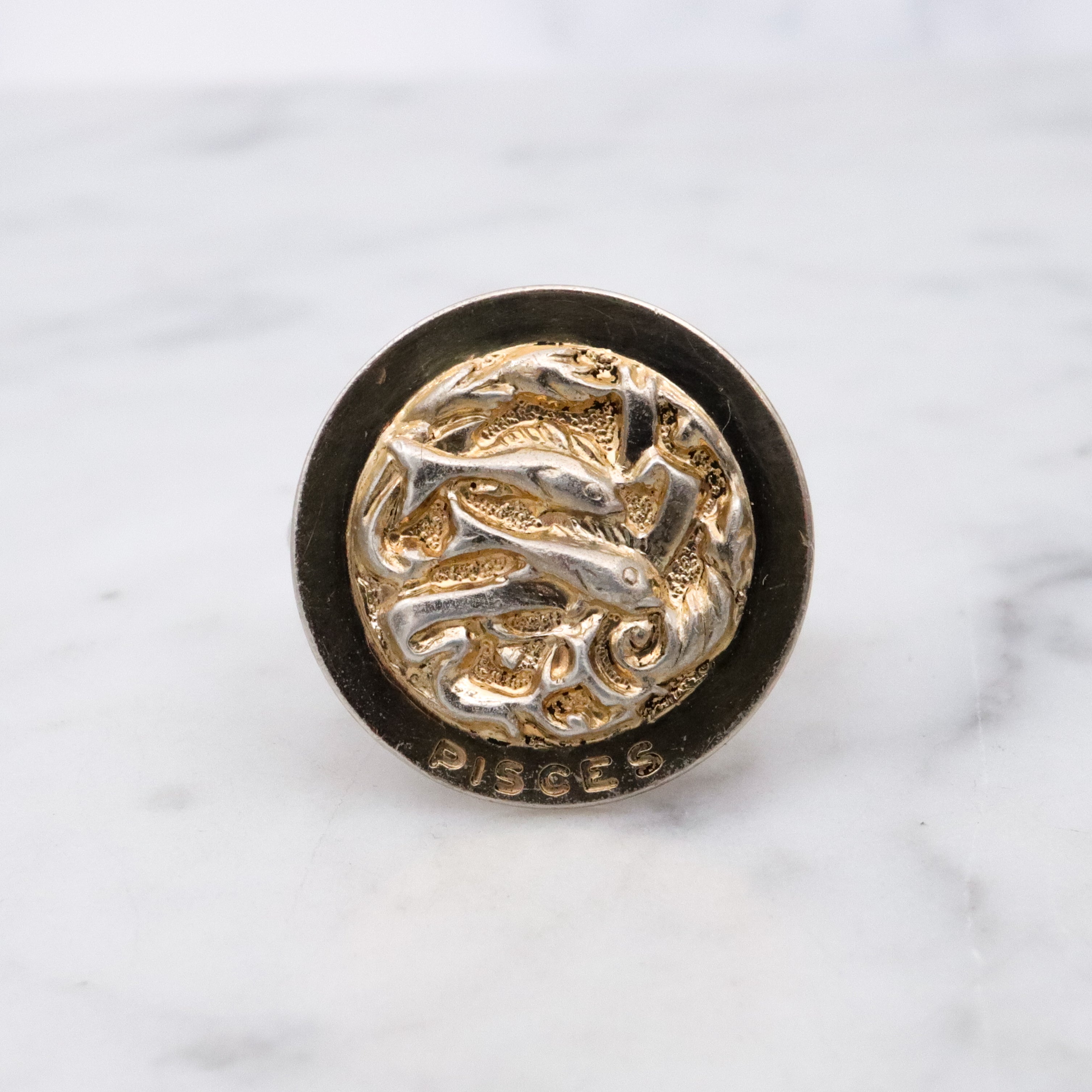 Retro gold plated sterling Pisces zodiac medallion ring, sz 6.5 adj