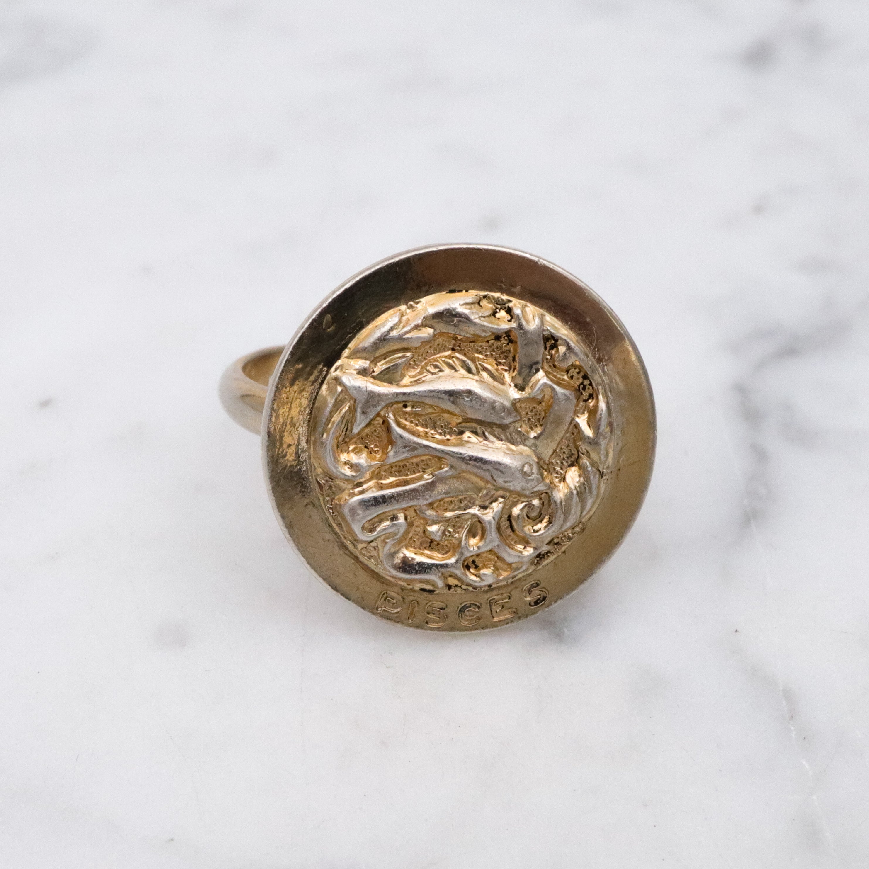 Retro gold plated sterling Pisces zodiac medallion ring, sz 6.5 adj