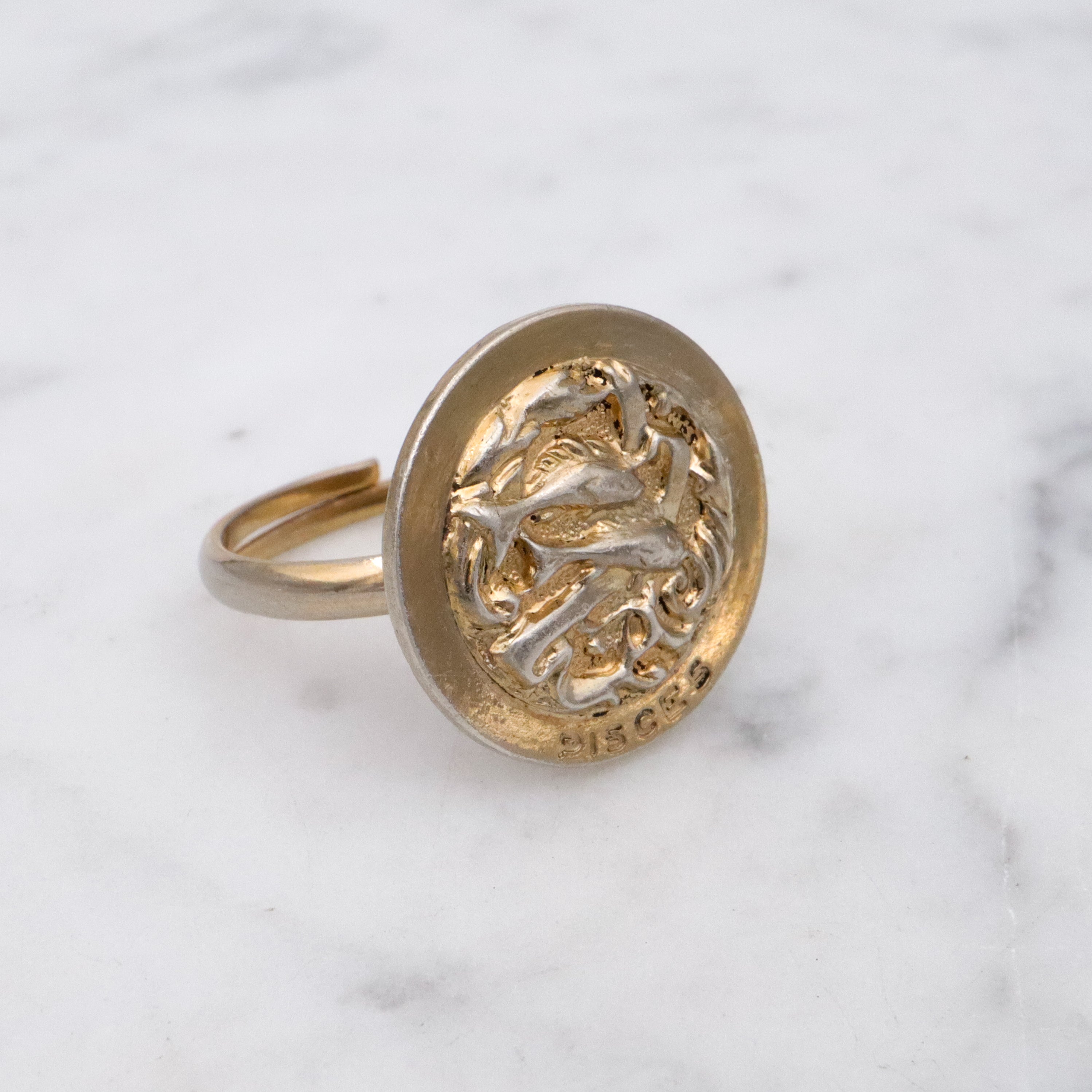 Retro gold plated sterling Pisces zodiac medallion ring, sz 6.5 adj