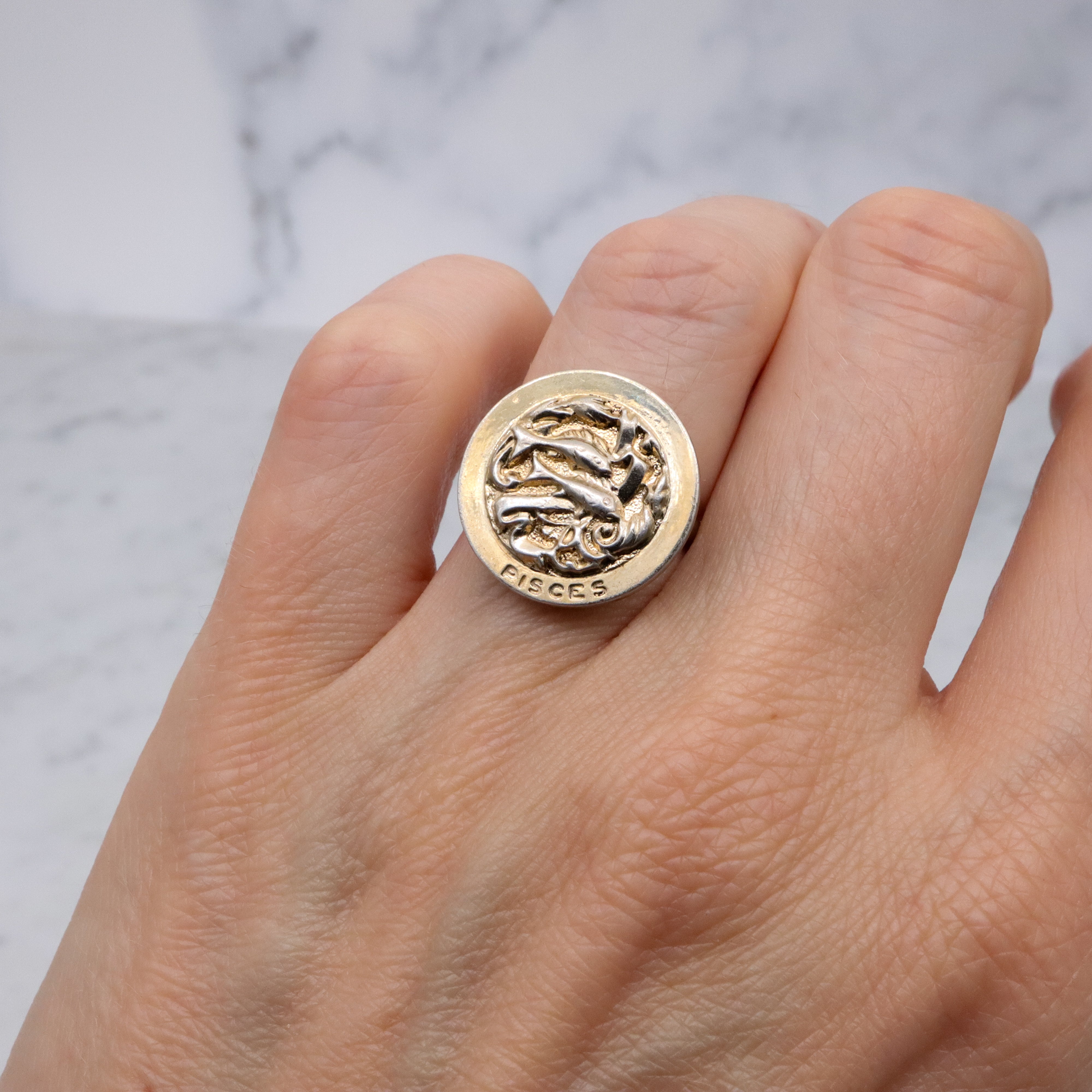 Retro gold plated sterling Pisces zodiac medallion ring, sz 6.5 adj