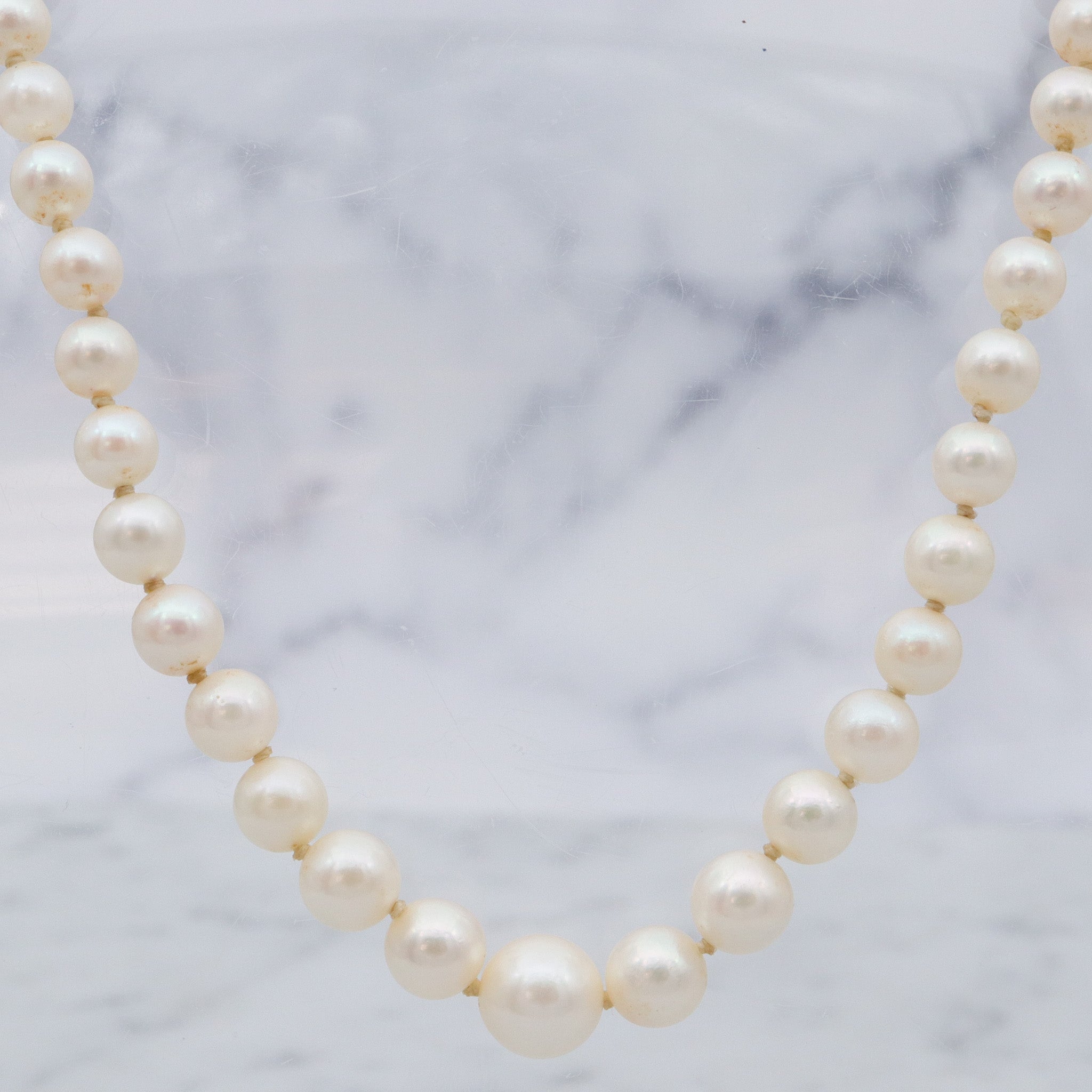 Antique Art Deco graduated pearl necklace w/ 14k white gold filigree clasp, 17