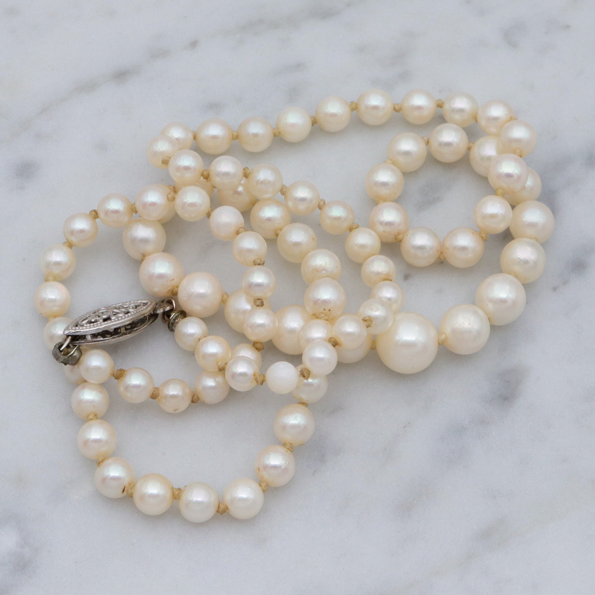 Antique Art Deco graduated pearl necklace w/ 14k white gold filigree clasp, 17