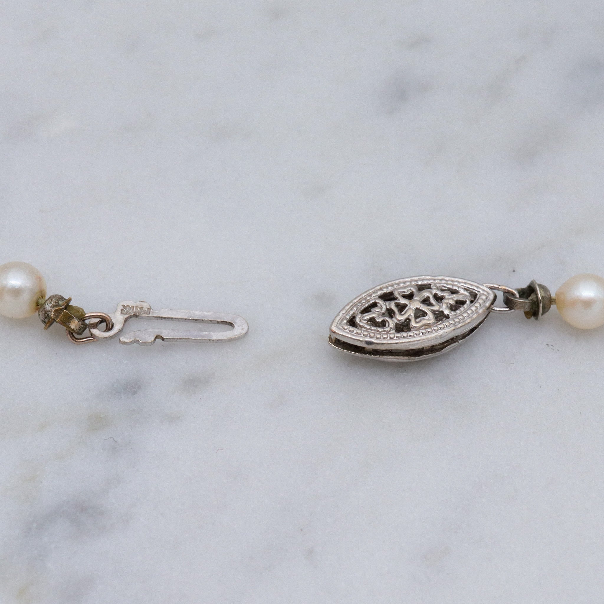 Antique Art Deco graduated pearl necklace w/ 14k white gold filigree clasp, 17"