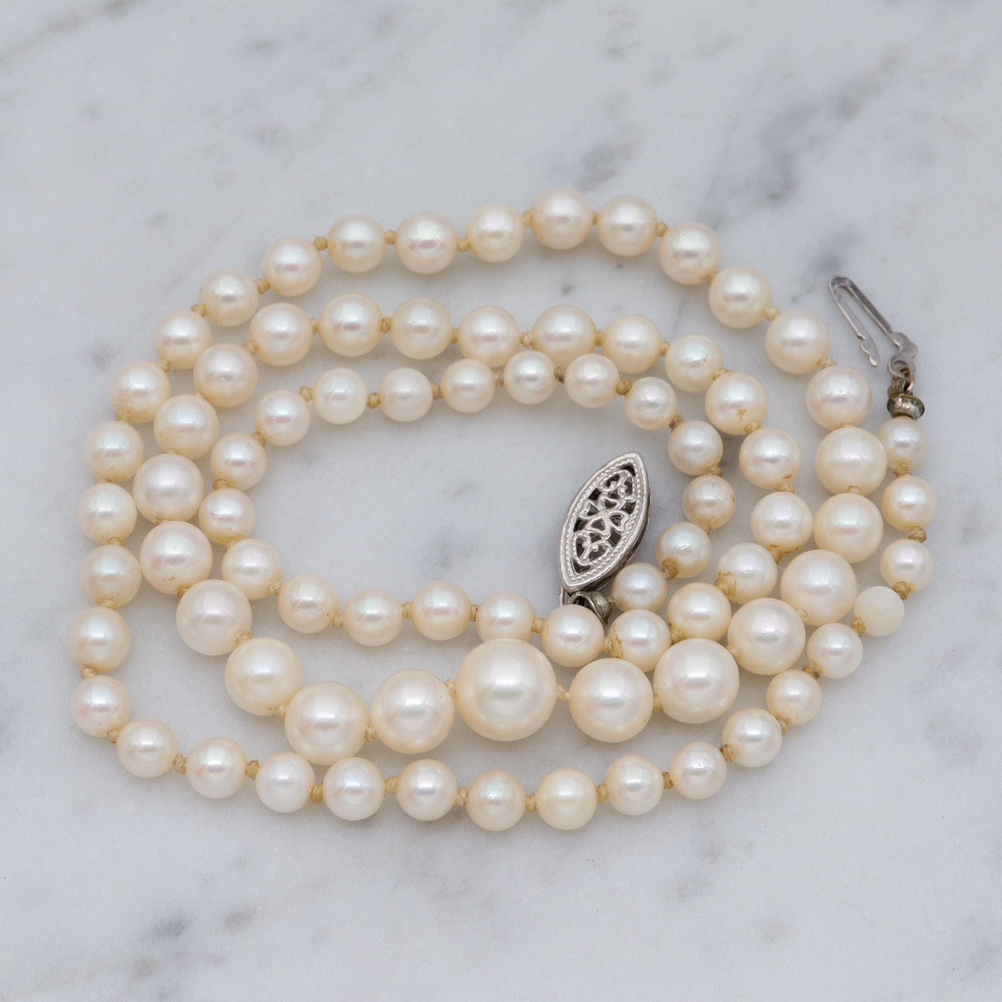 Antique Art Deco graduated pearl necklace w/ 14k white gold filigree clasp, 17"