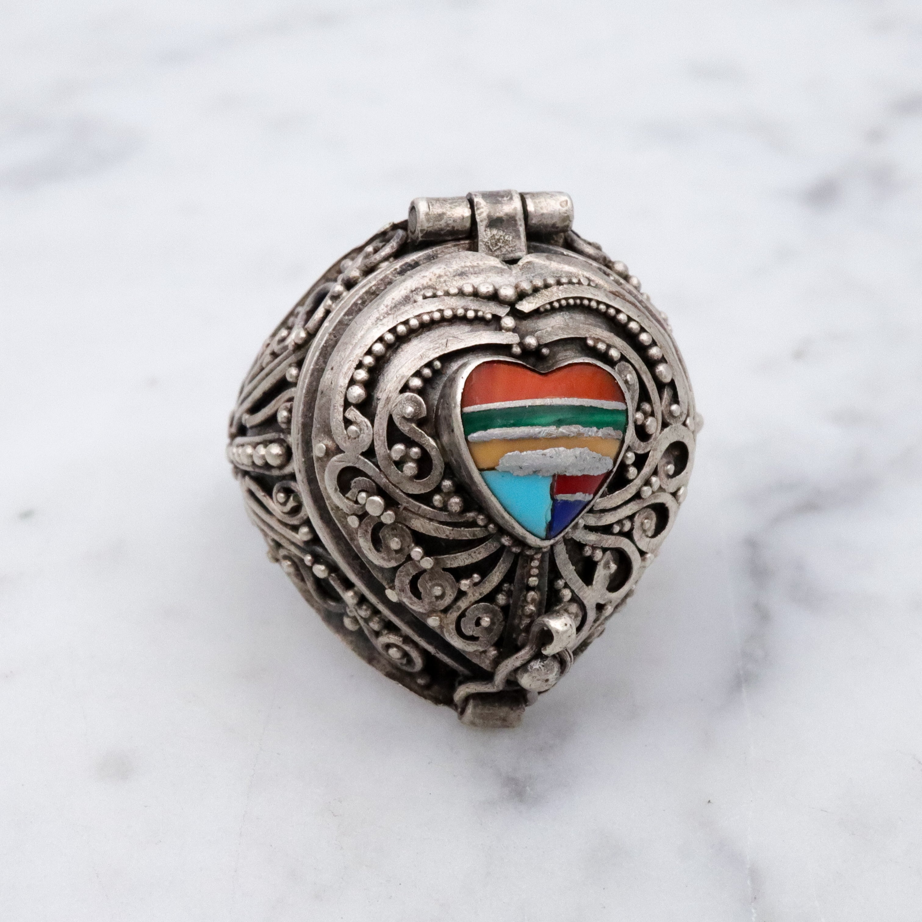 Retro vintage sterling filigree stone inlay heart poison ring, size 7.5