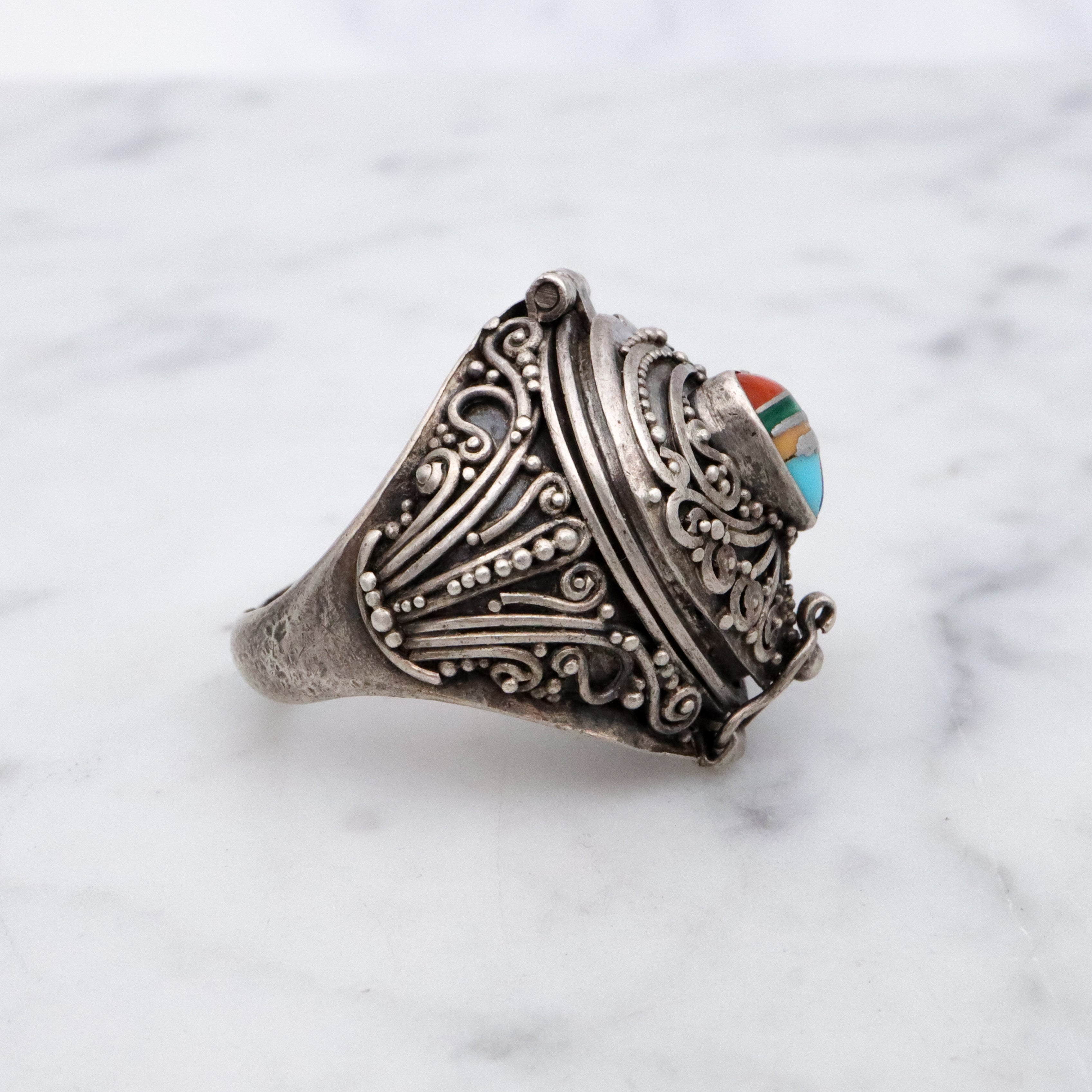 Retro vintage sterling filigree stone inlay heart poison ring, size 7.5