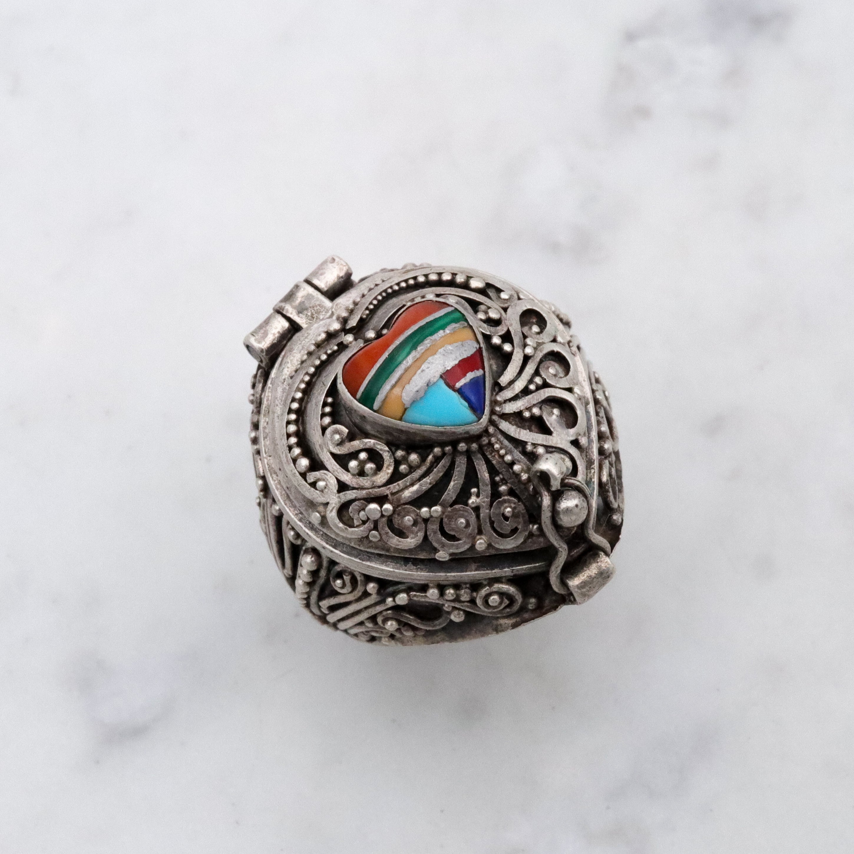 Retro vintage sterling filigree stone inlay heart poison ring, size 7.5