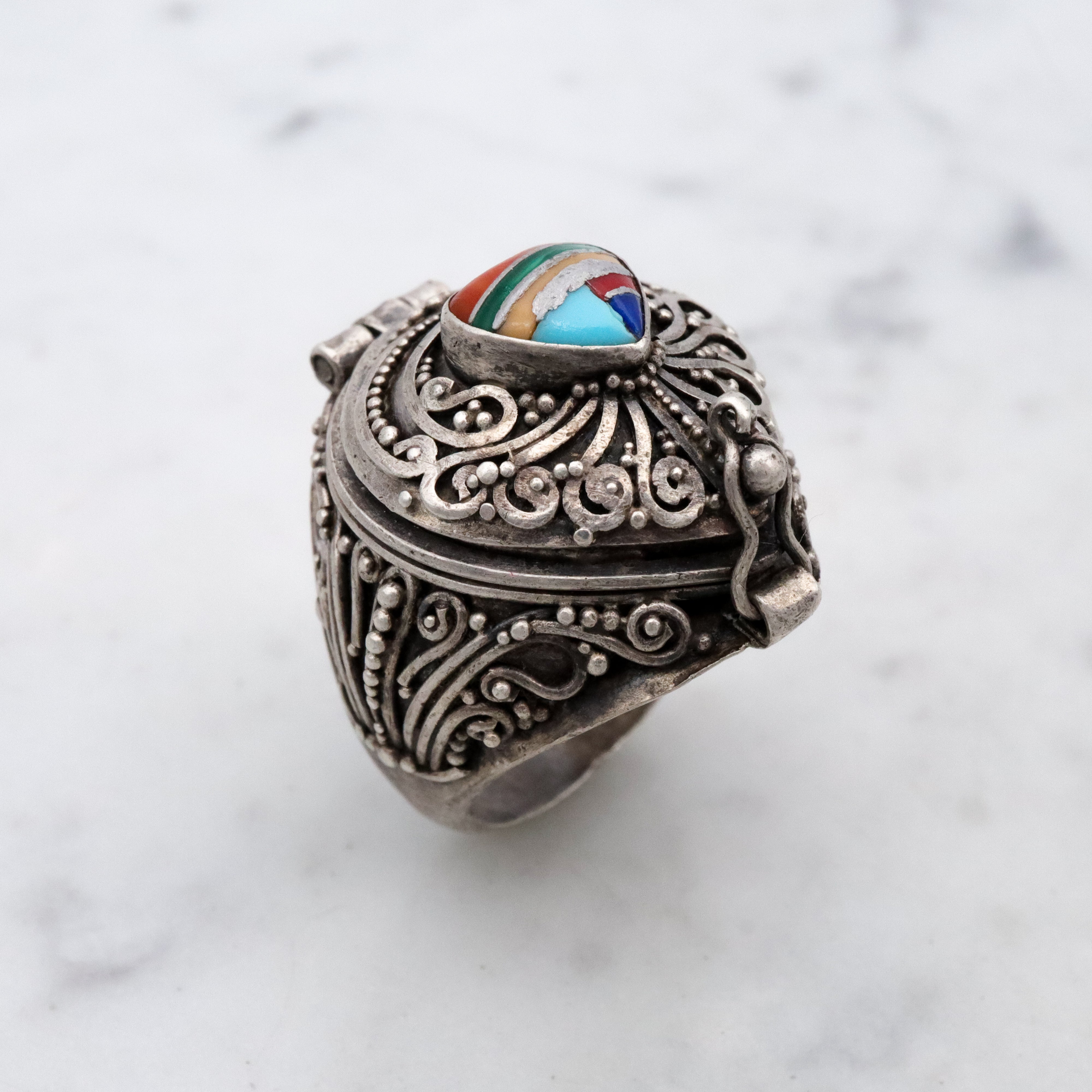 Retro vintage sterling filigree stone inlay heart poison ring, size 7.5