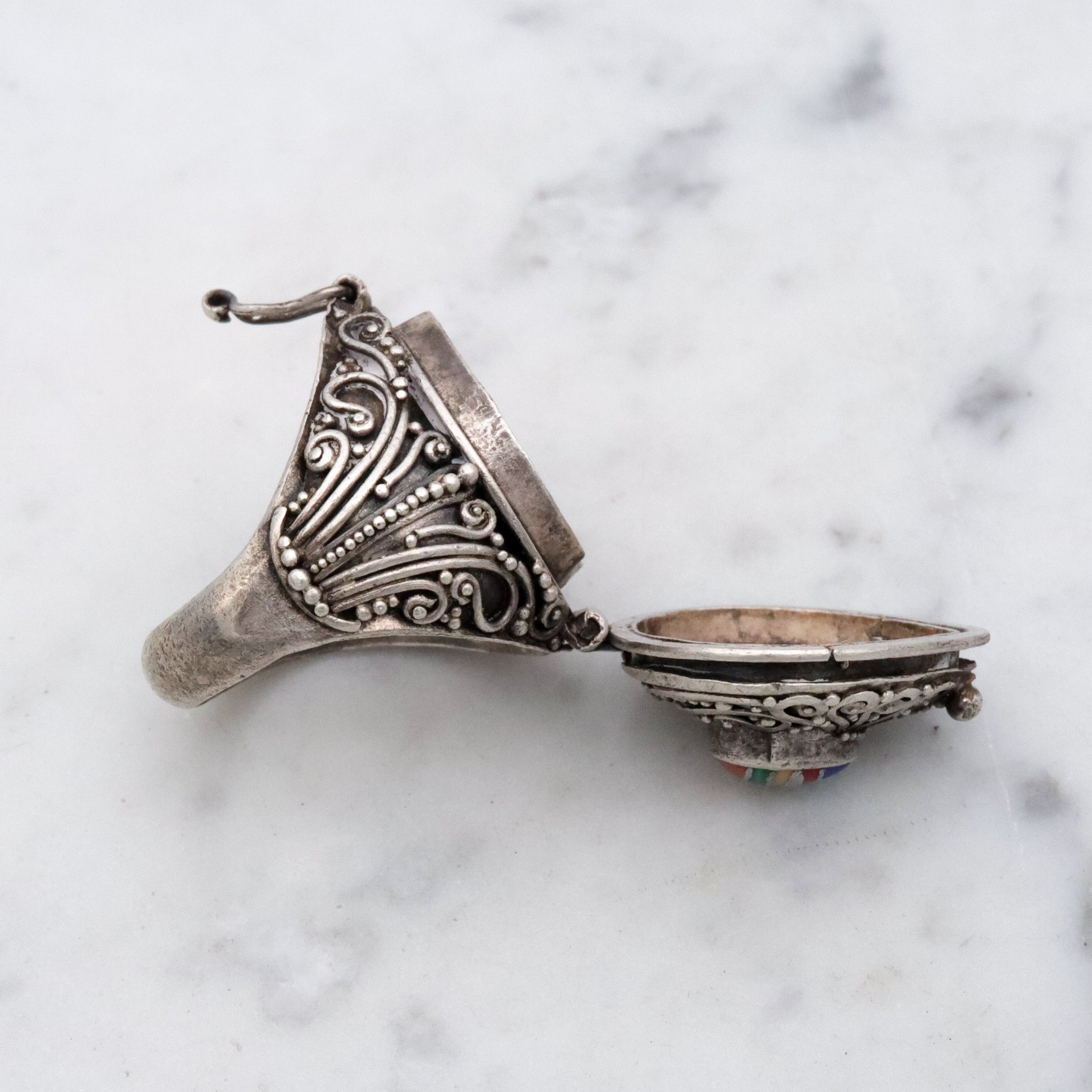 Retro vintage sterling filigree stone inlay heart poison ring, size 7.5