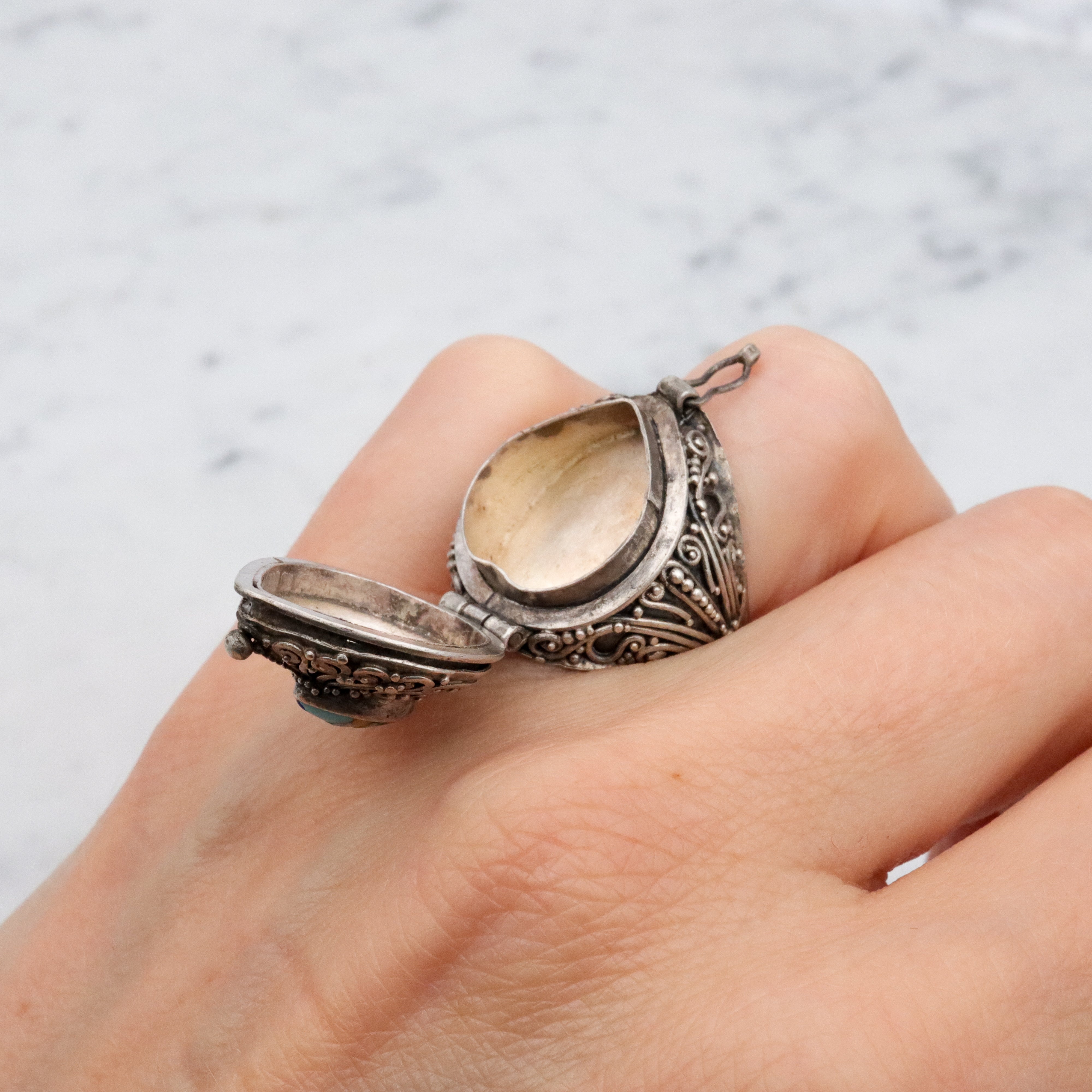Retro vintage sterling filigree stone inlay heart poison ring, size 7.5