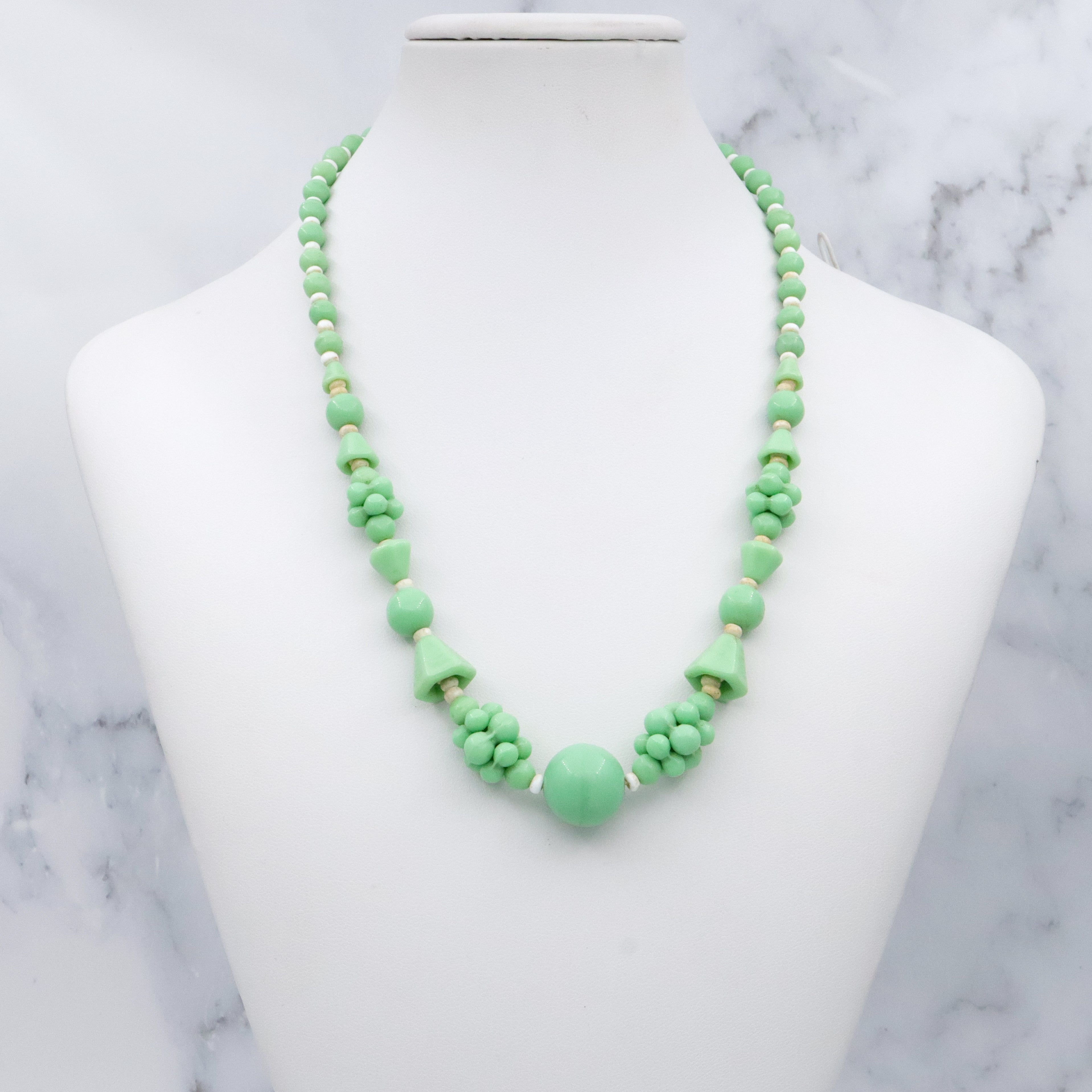 Antique Art Deco mint green jade glass beaded necklace