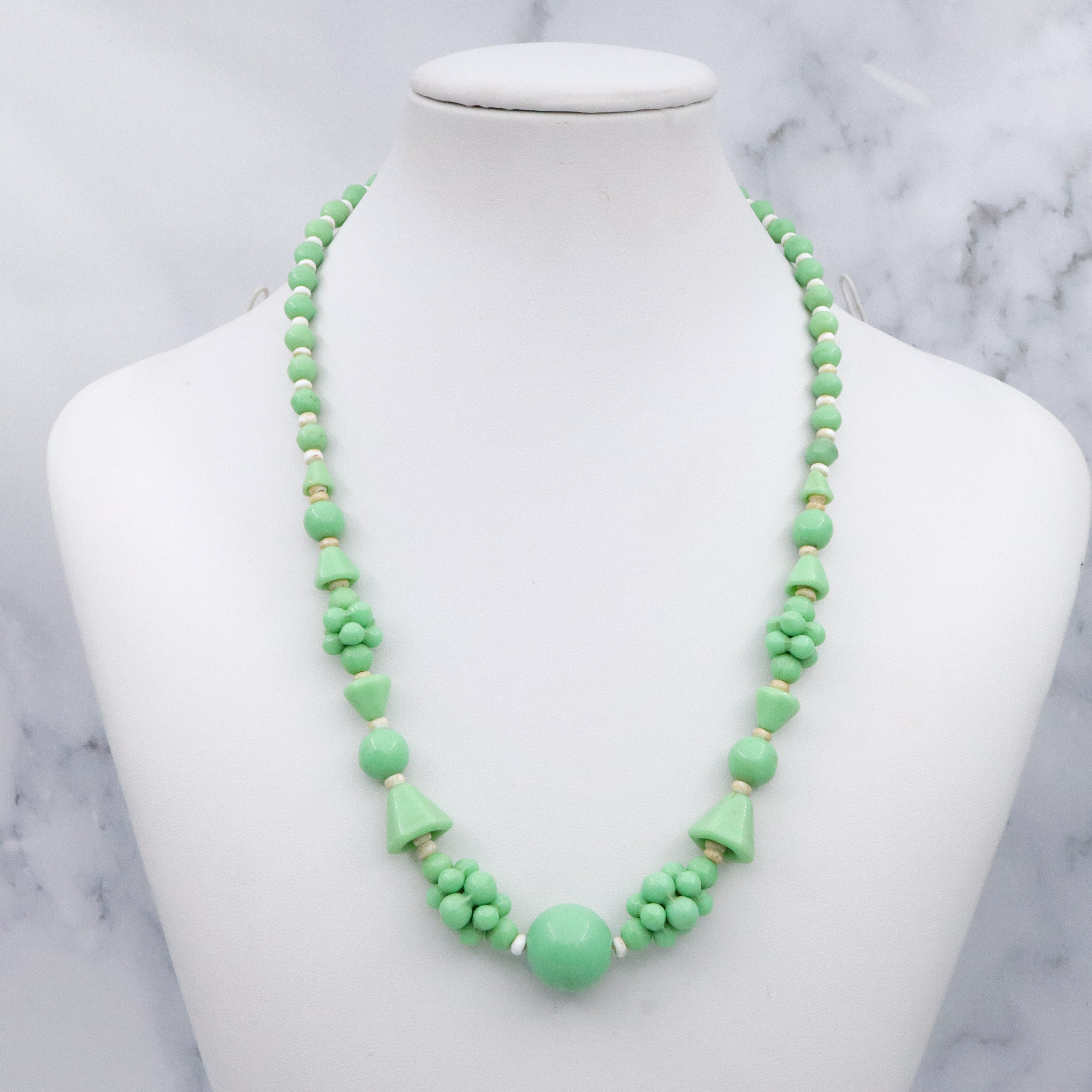 Antique Art Deco mint green jade glass beaded necklace
