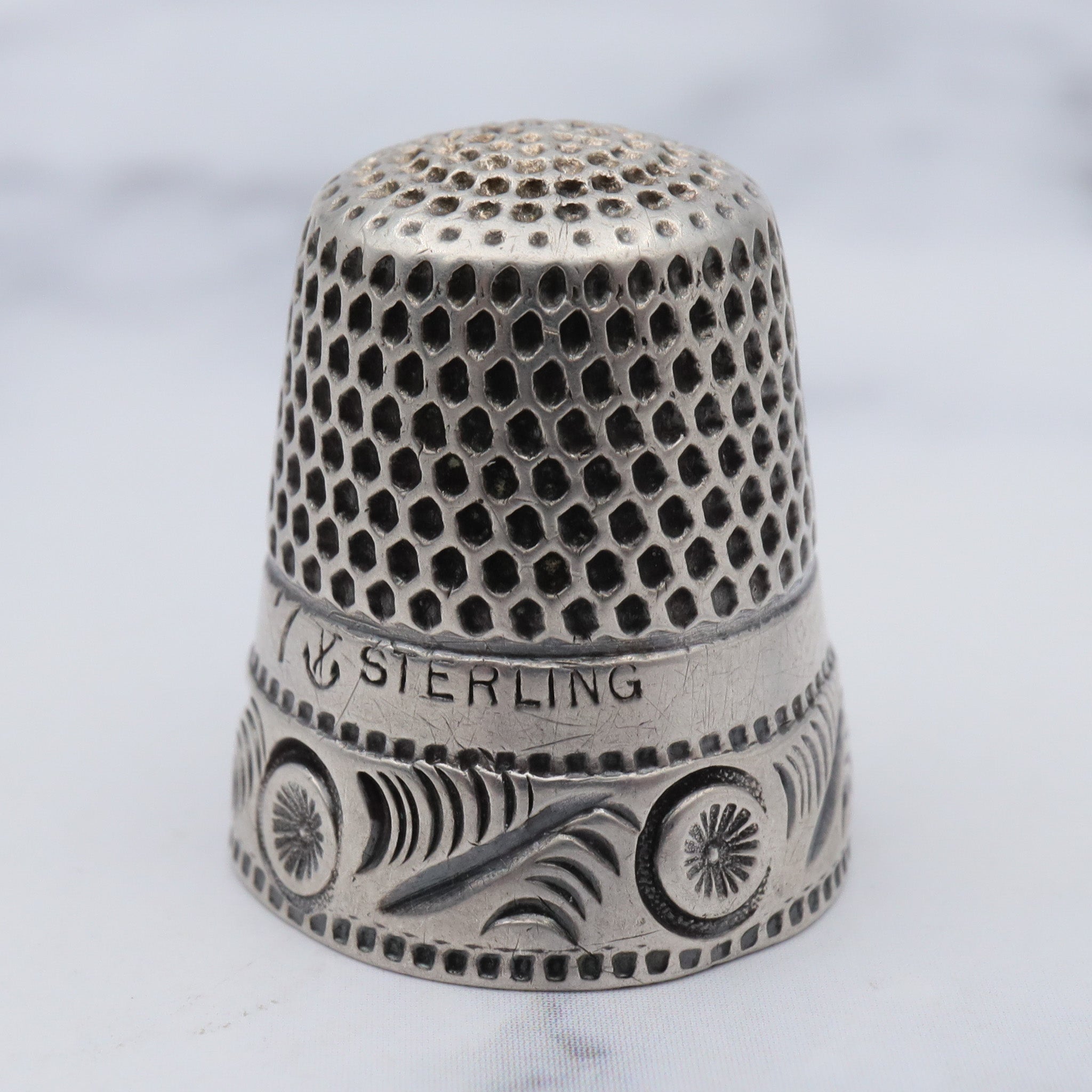 Antique Victorian Stern Brothers Co. sterling thimble, sz 7
