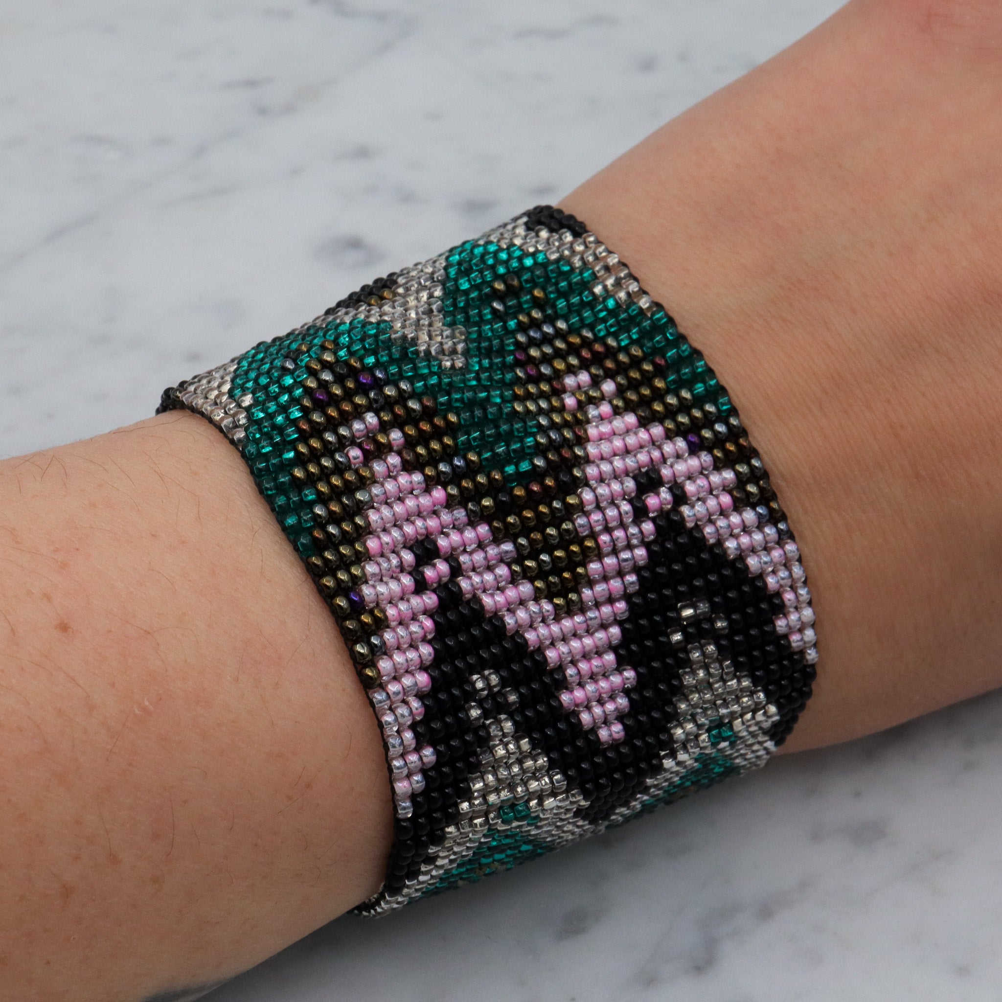 Retro chevron seed bead wide bracelet