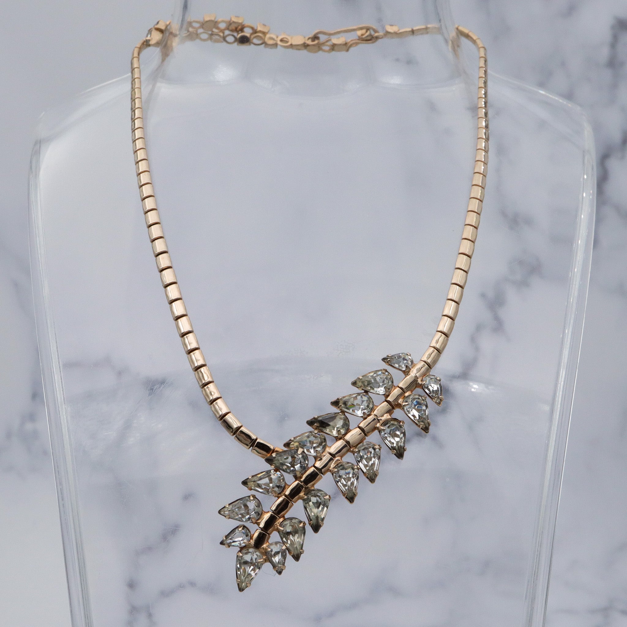 Retro gold plated rhinestone leaves lariat style necklace