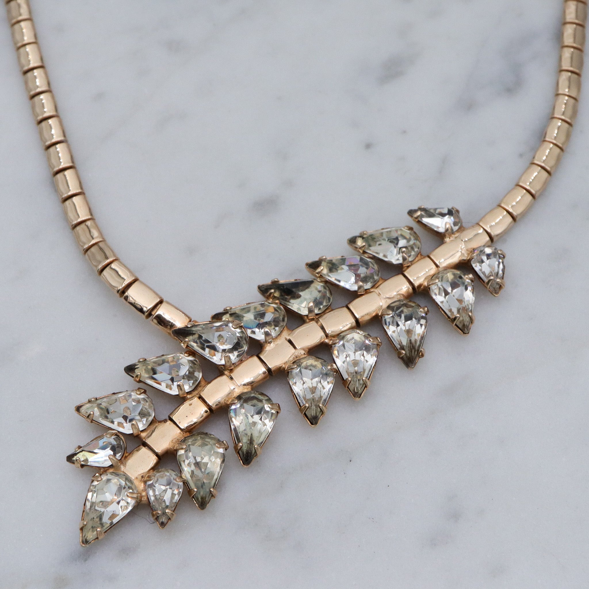 Retro gold plated rhinestone leaves lariat style necklace