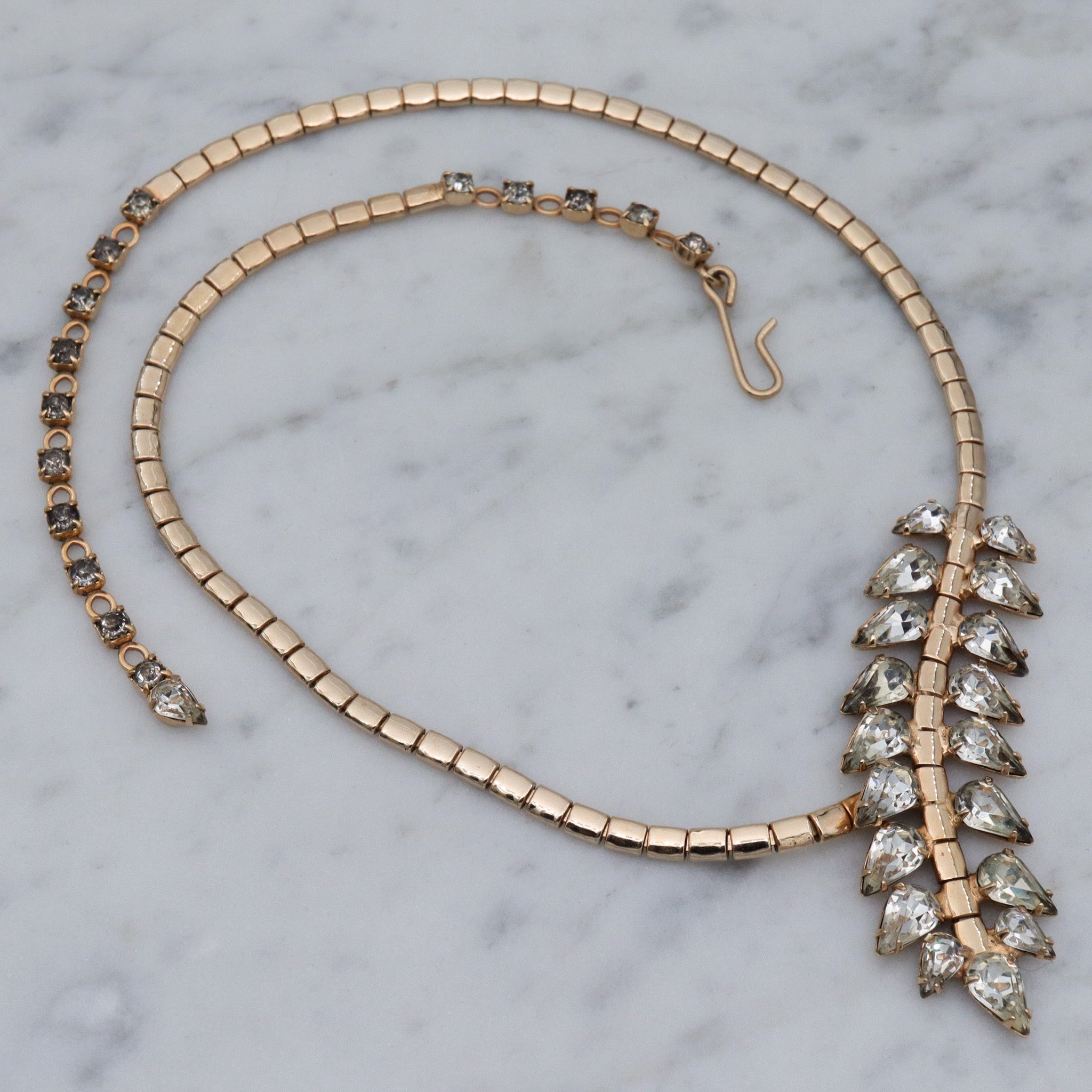 Retro gold plated rhinestone leaves lariat style necklace