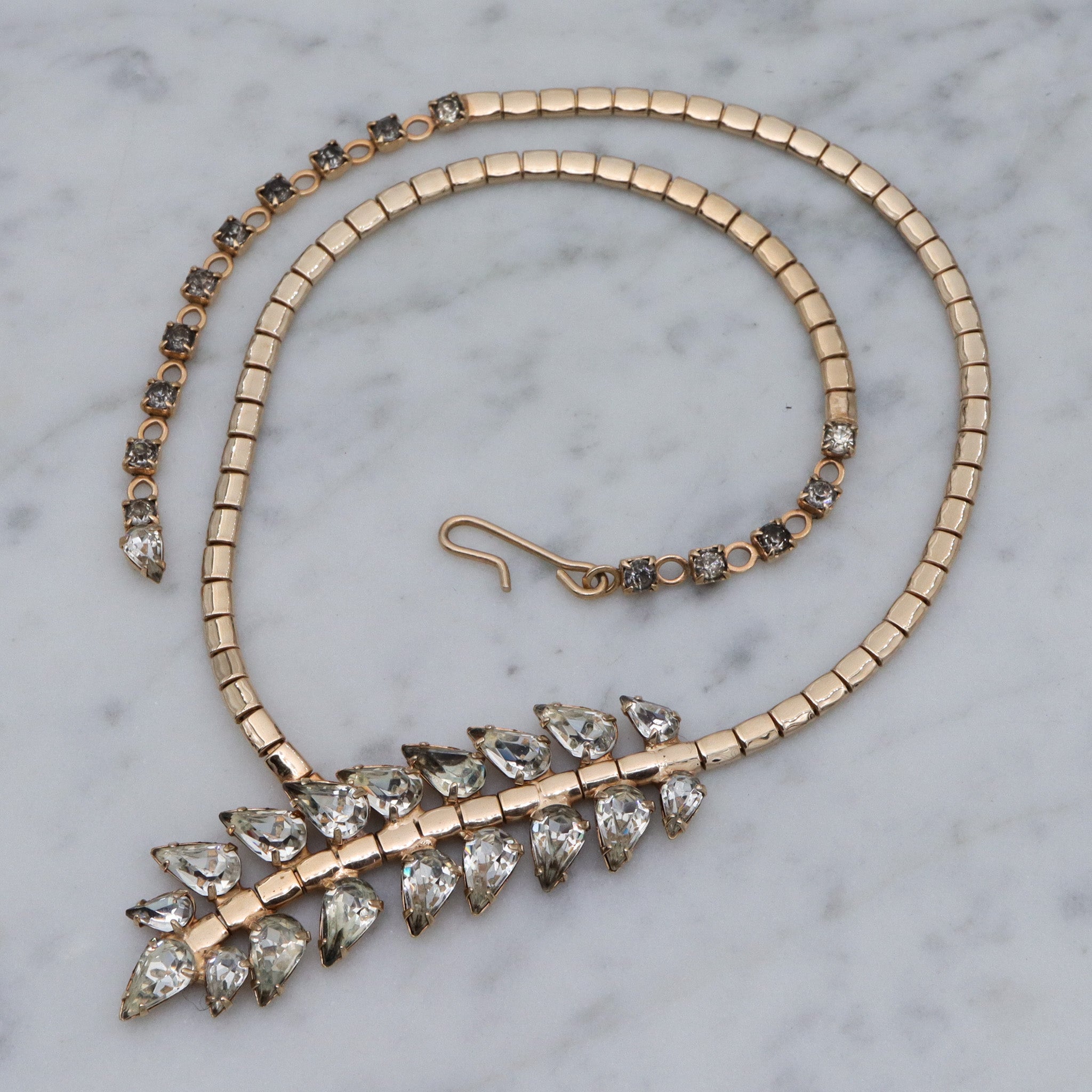 Retro gold plated rhinestone leaves lariat style necklace