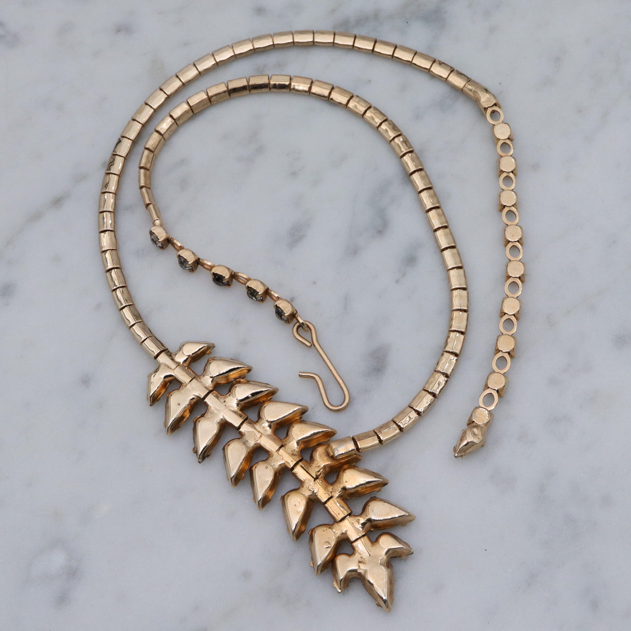 Retro gold plated rhinestone leaves lariat style necklace