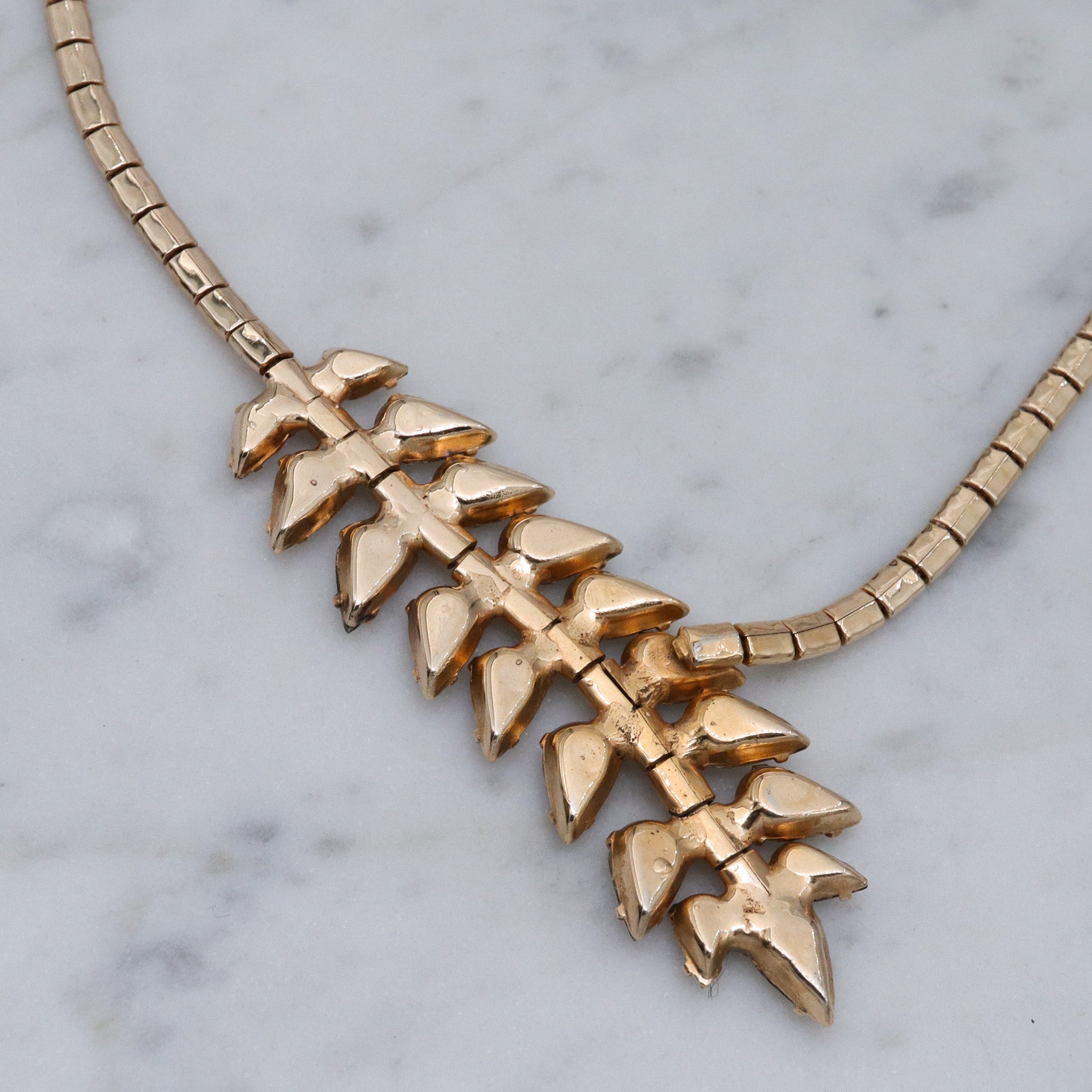 Retro gold plated rhinestone leaves lariat style necklace