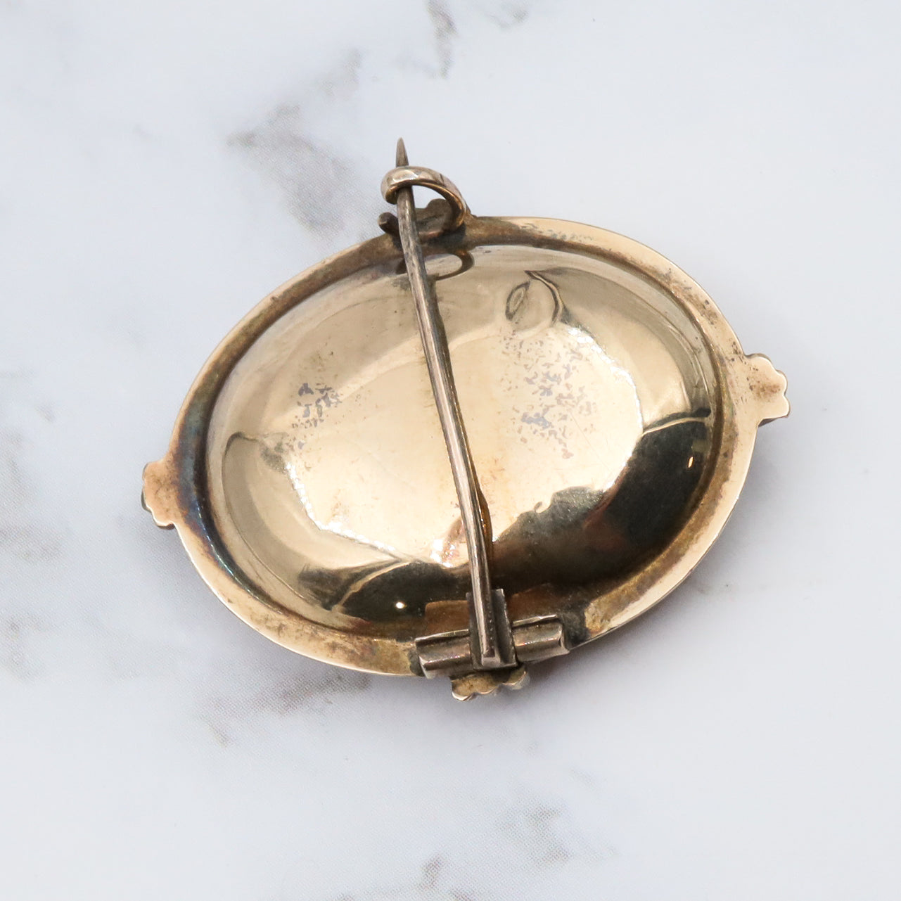 Antique Victorian 10k gold mourning locket brooch