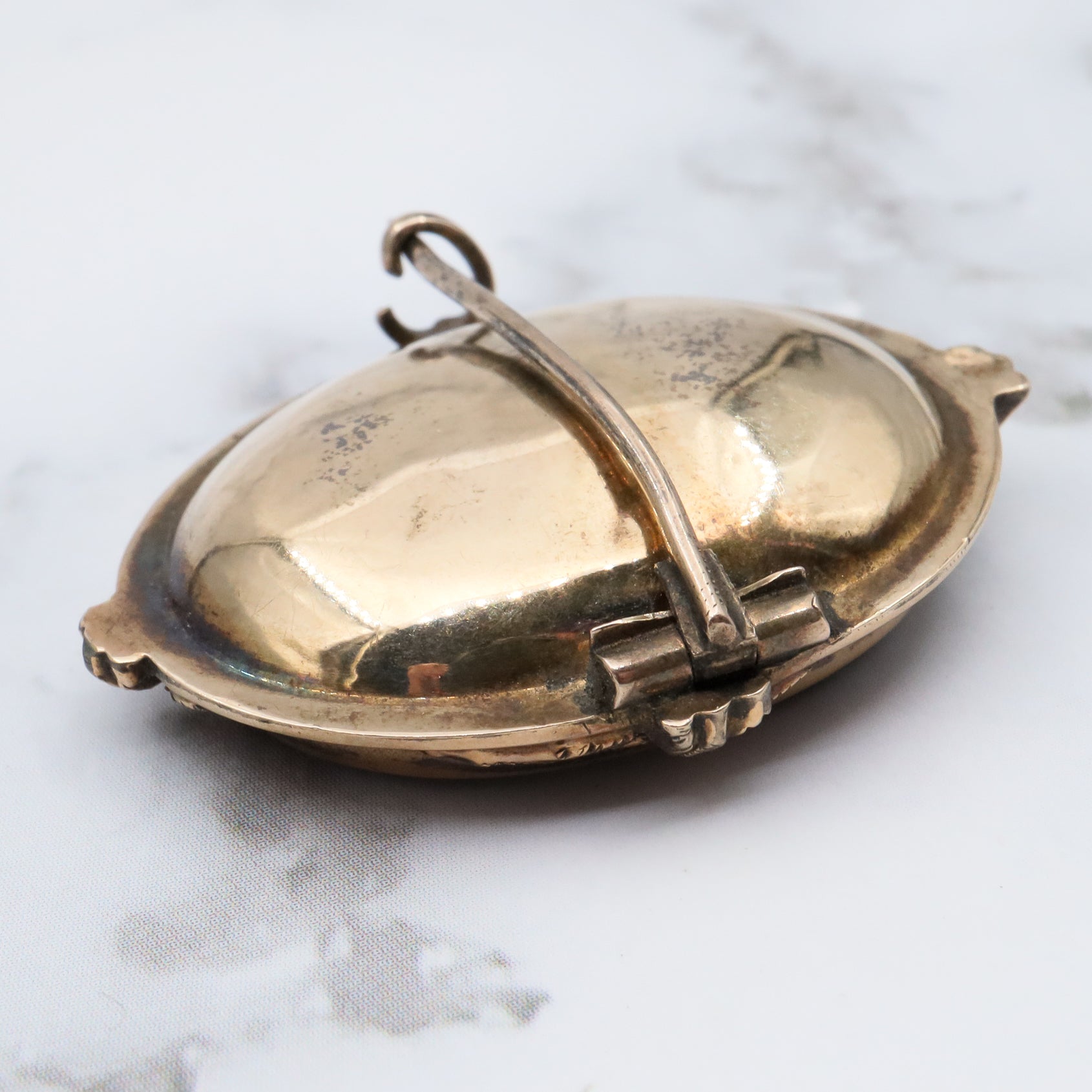 Antique Victorian 10k gold mourning locket brooch