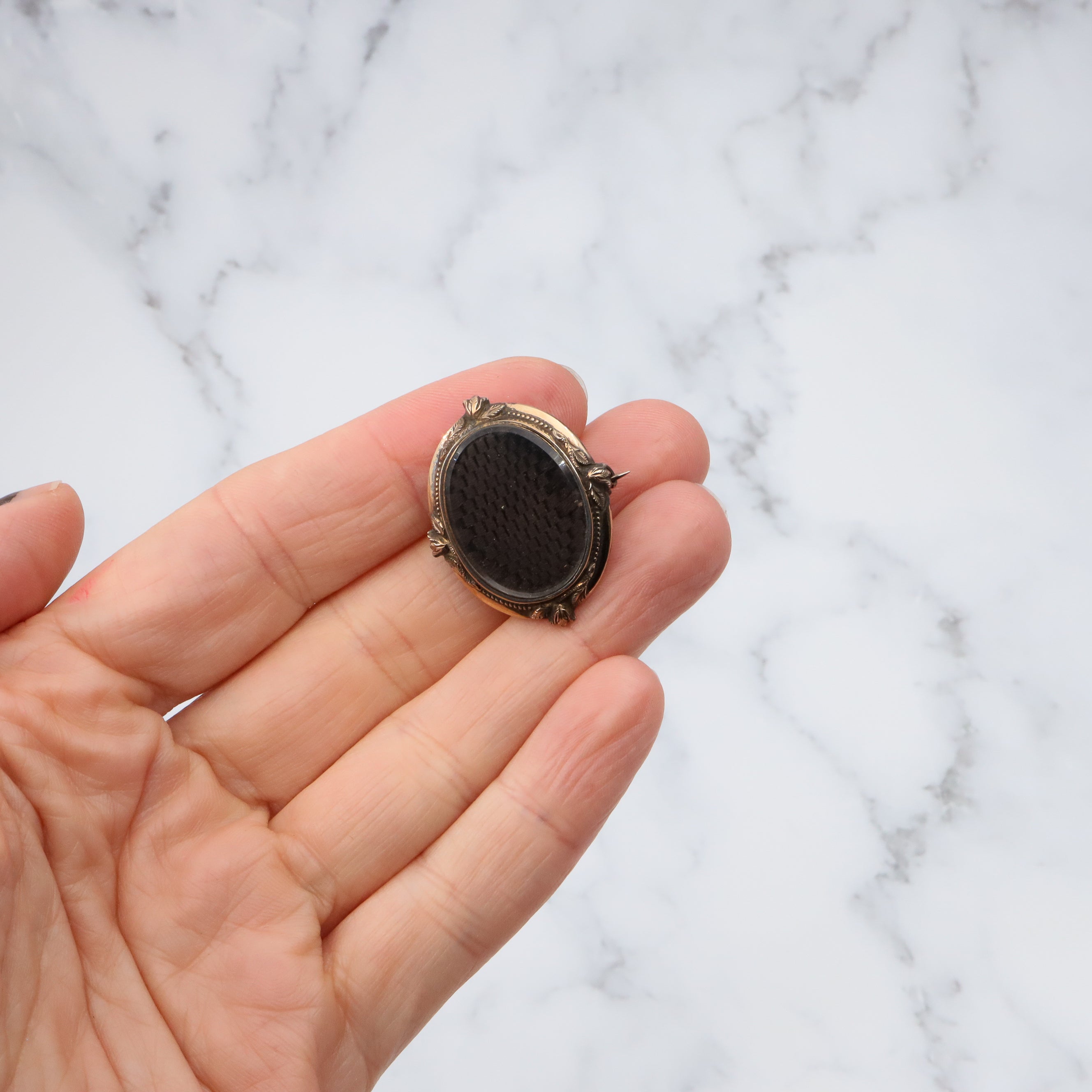 Antique Victorian 10k gold mourning locket brooch