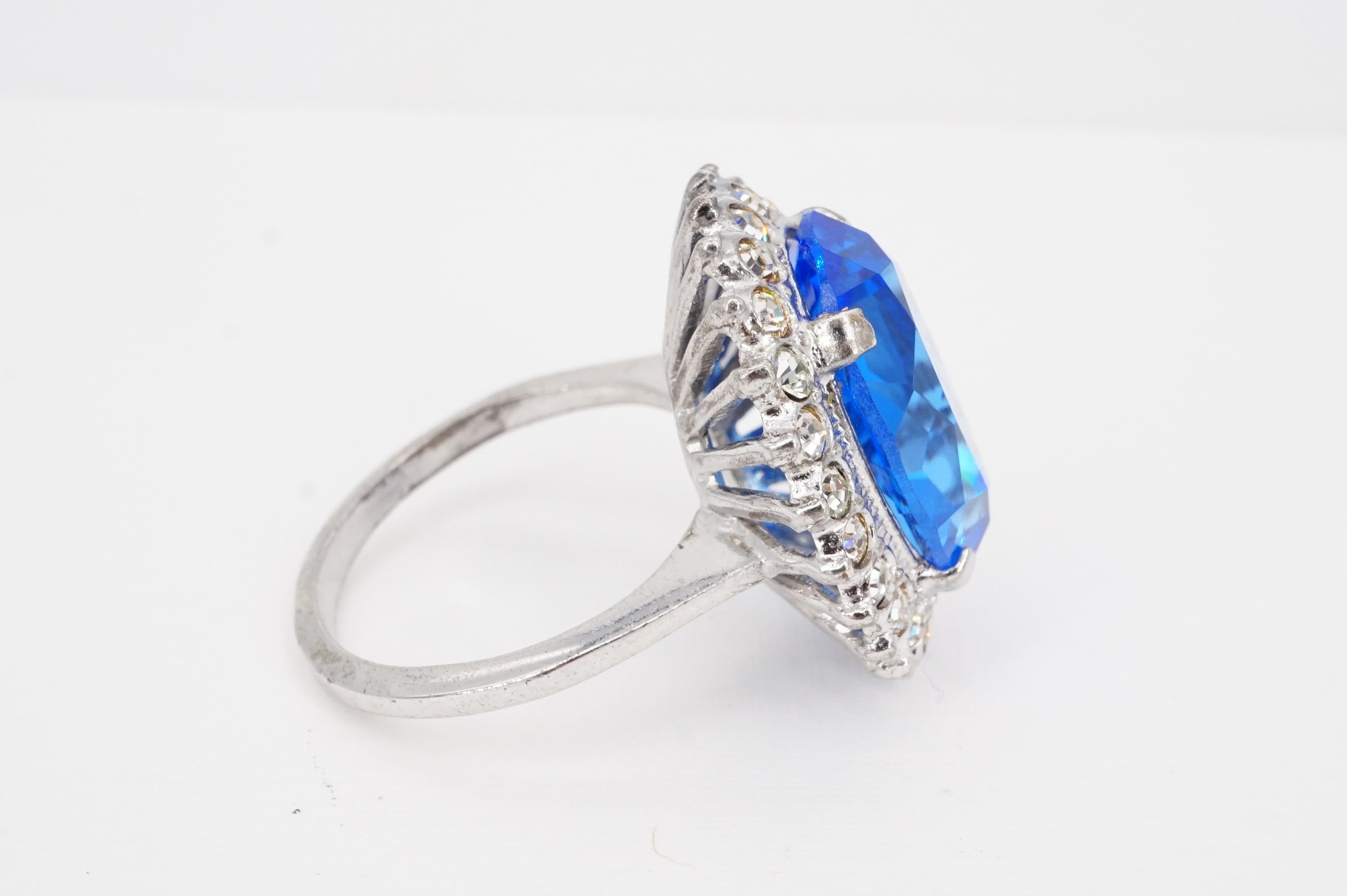 size 8 rhodium plated sterling silver glass cocktail art deco ring