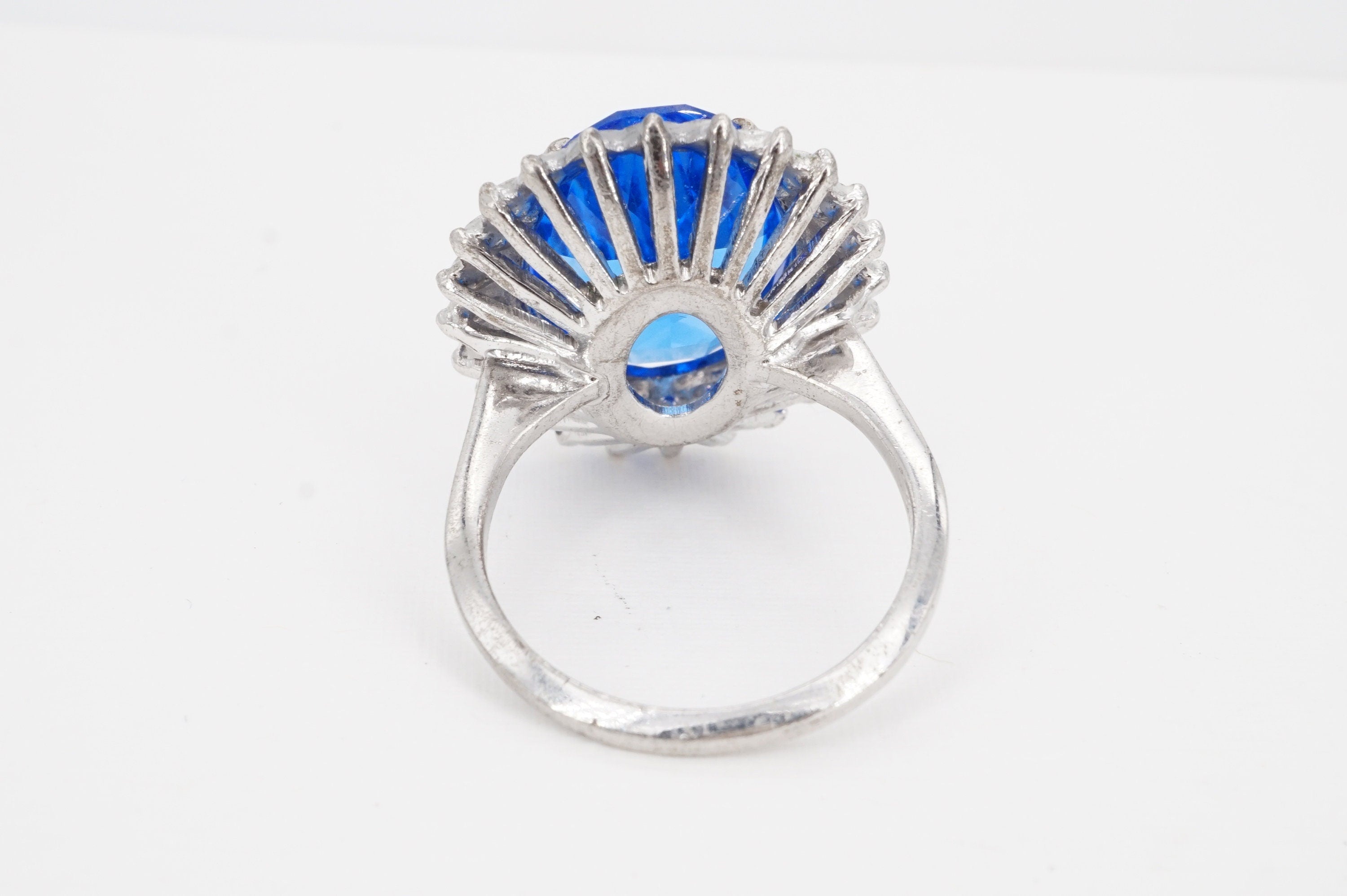 size 8 rhodium plated sterling silver glass cocktail art deco ring
