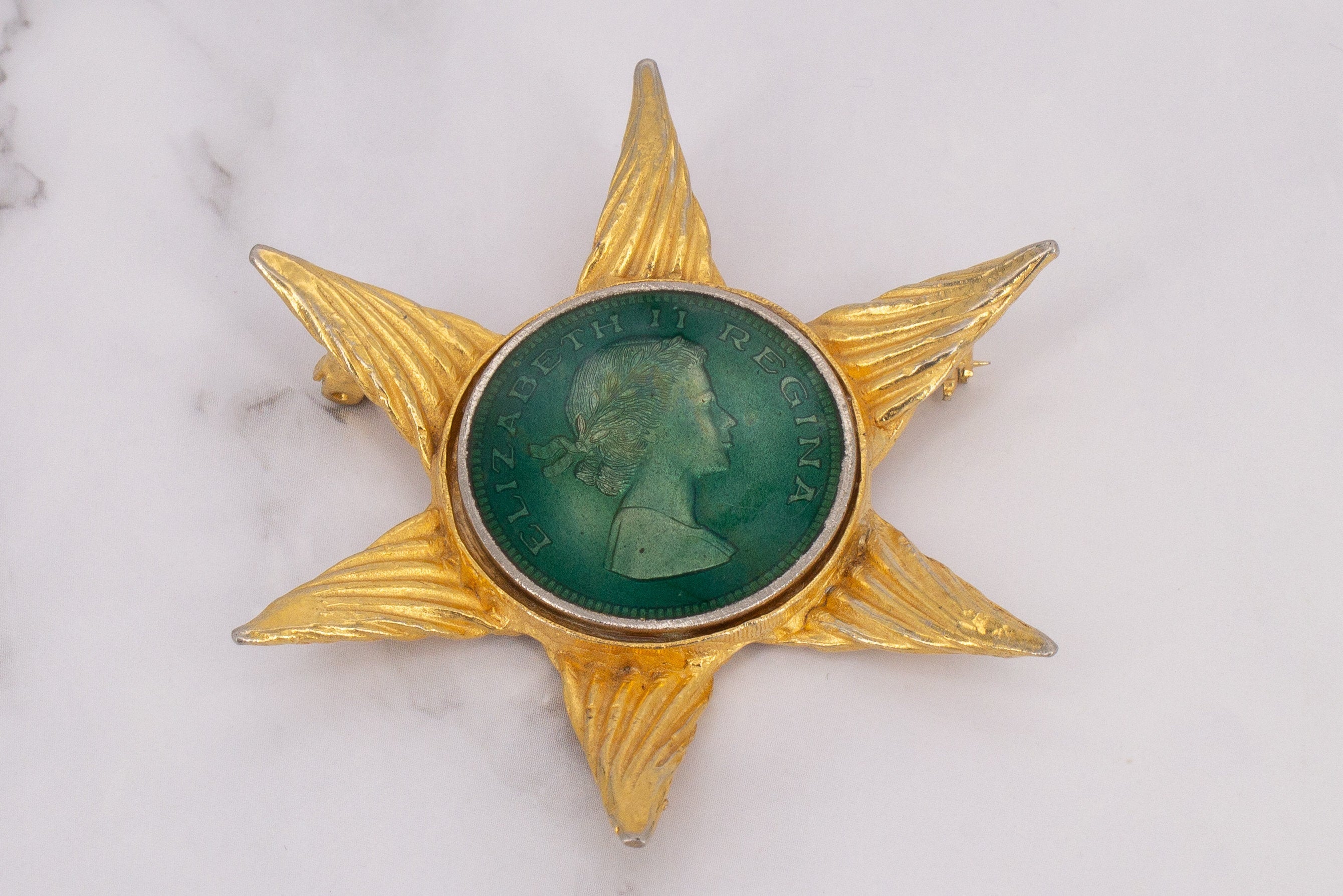 Vintage Vans Authentics #2441 Gold Plated - Elizabeth II Regina coin - Brooch/Pendant
