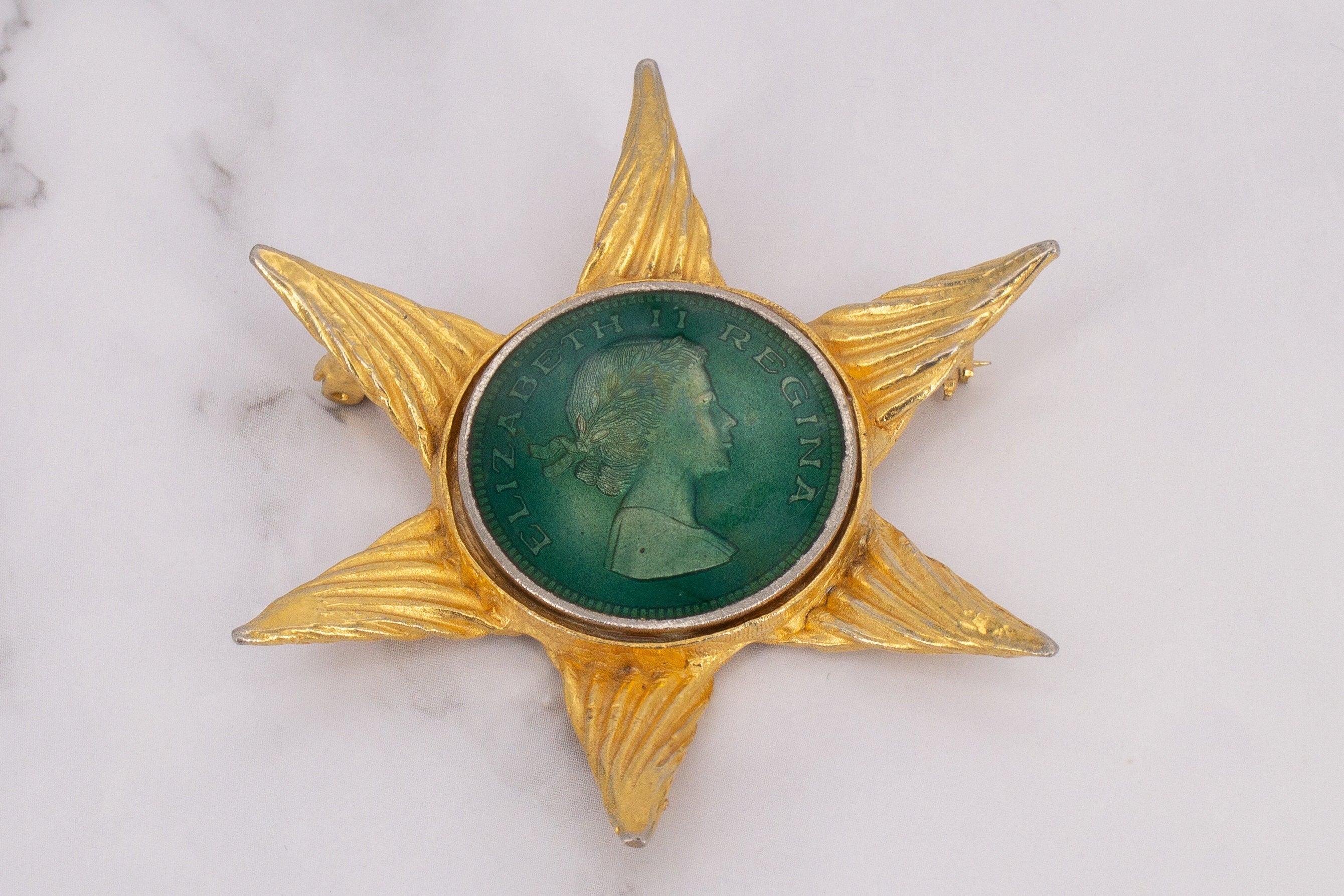 Vintage Vans Authentics #2441 Gold Plated - Elizabeth II Regina coin - Brooch/Pendant