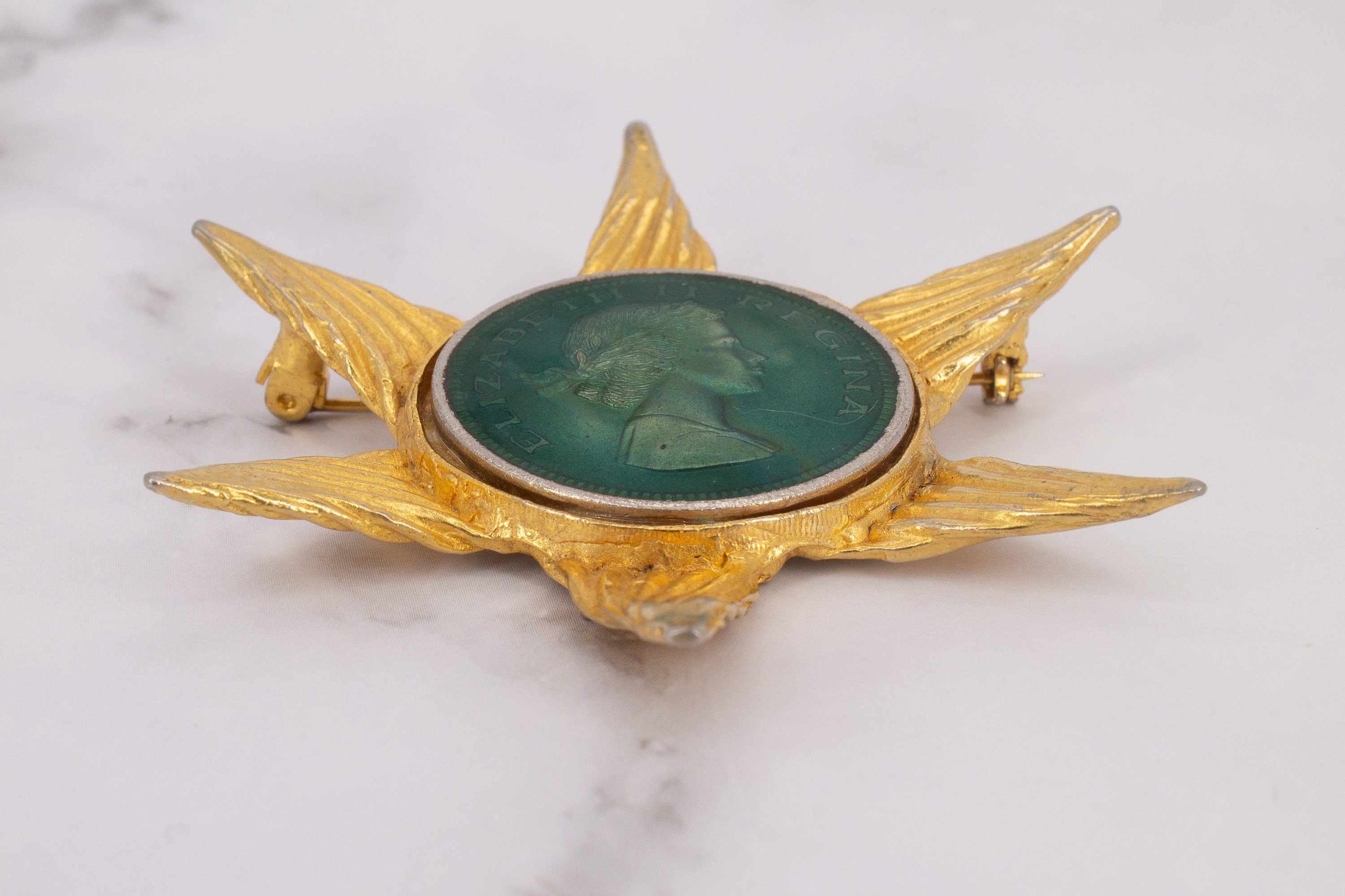 Vintage Vans Authentics #2441 Gold Plated - Elizabeth II Regina coin - Brooch/Pendant