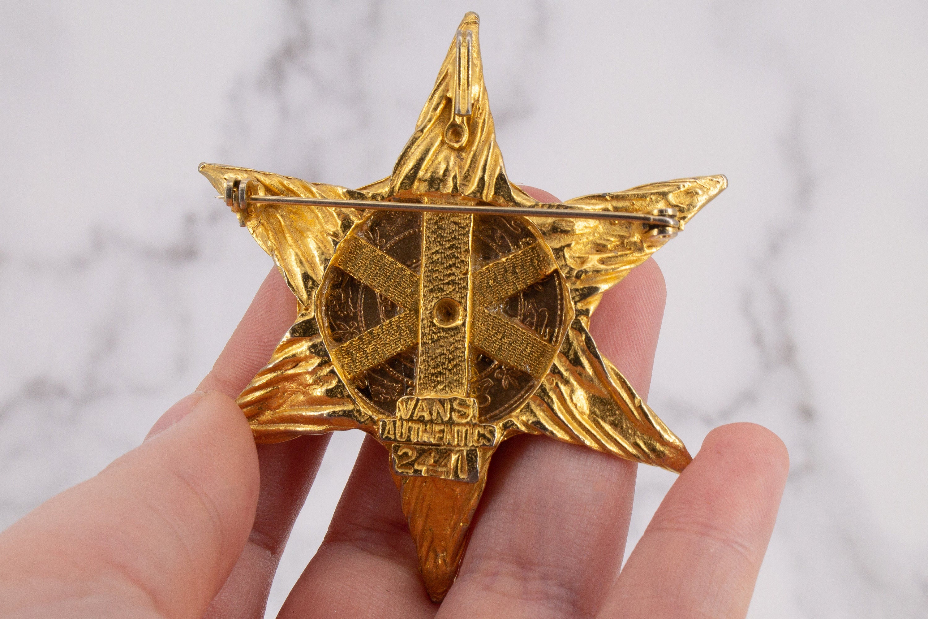 Vintage Vans Authentics #2441 Gold Plated - Elizabeth II Regina coin - Brooch/Pendant