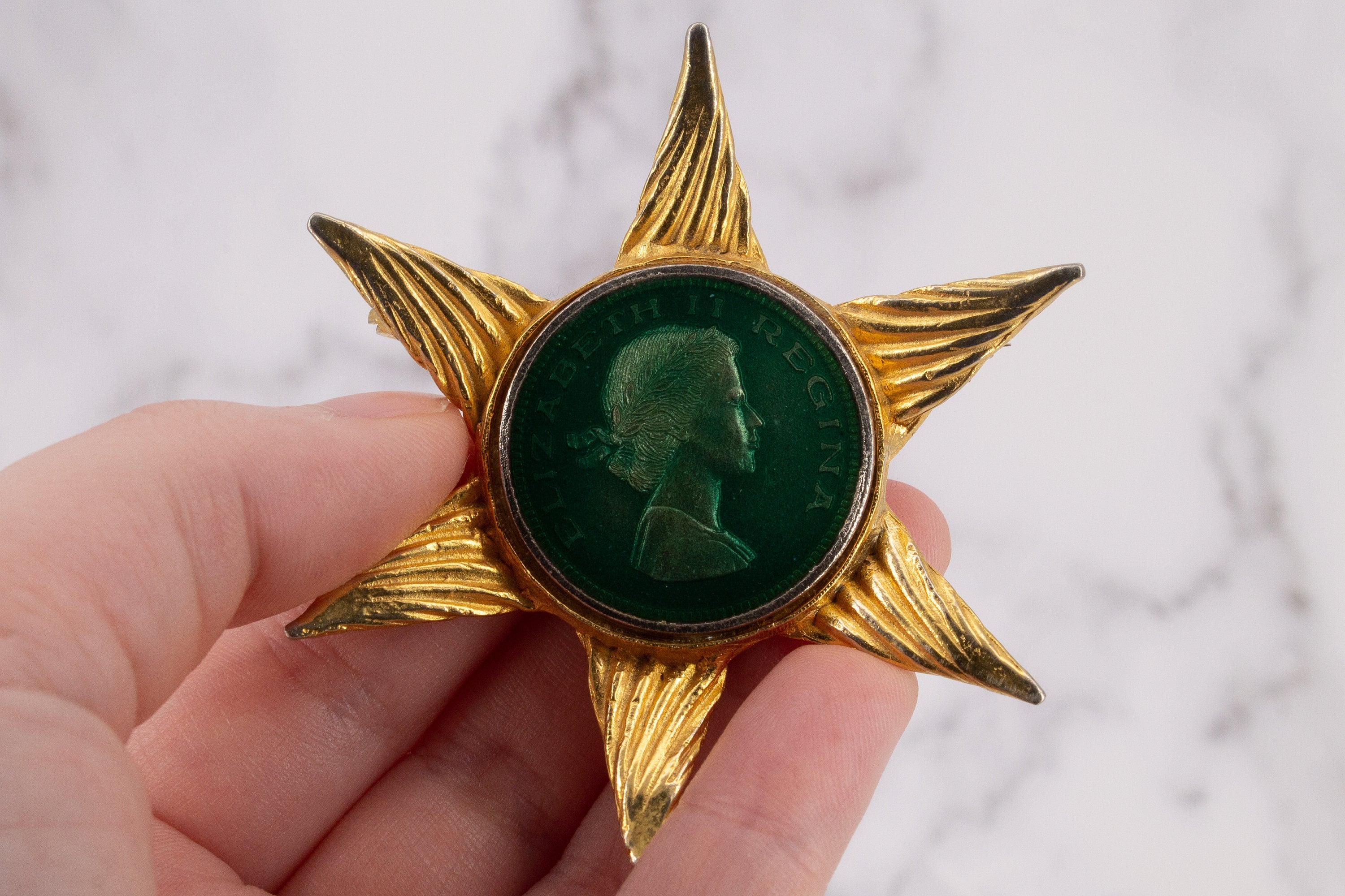 Vintage Vans Authentics #2441 Gold Plated - Elizabeth II Regina coin - Brooch/Pendant