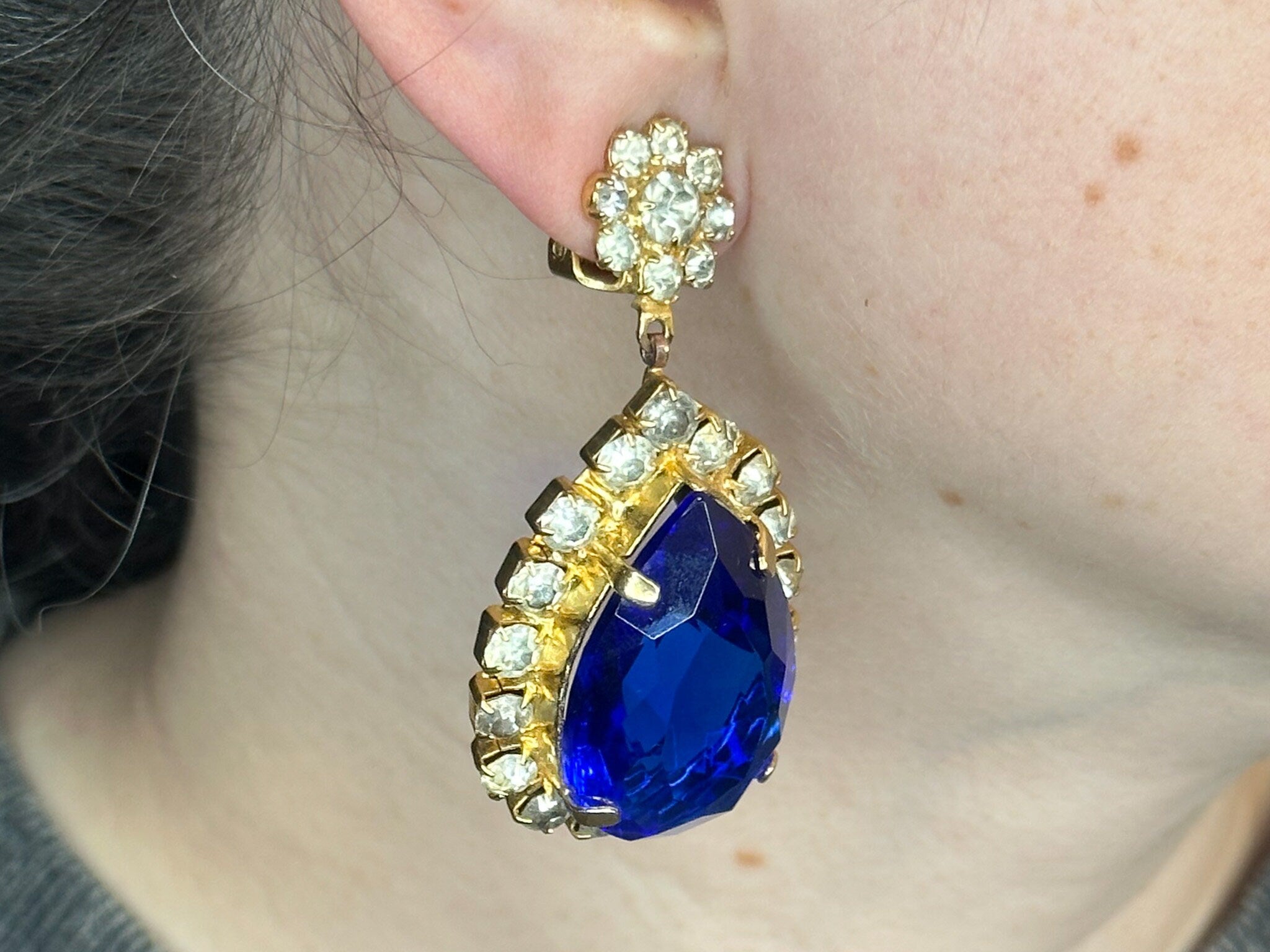 Vintage Massive Gold-tone Sapphire Crystal Drop Clip On Earrings