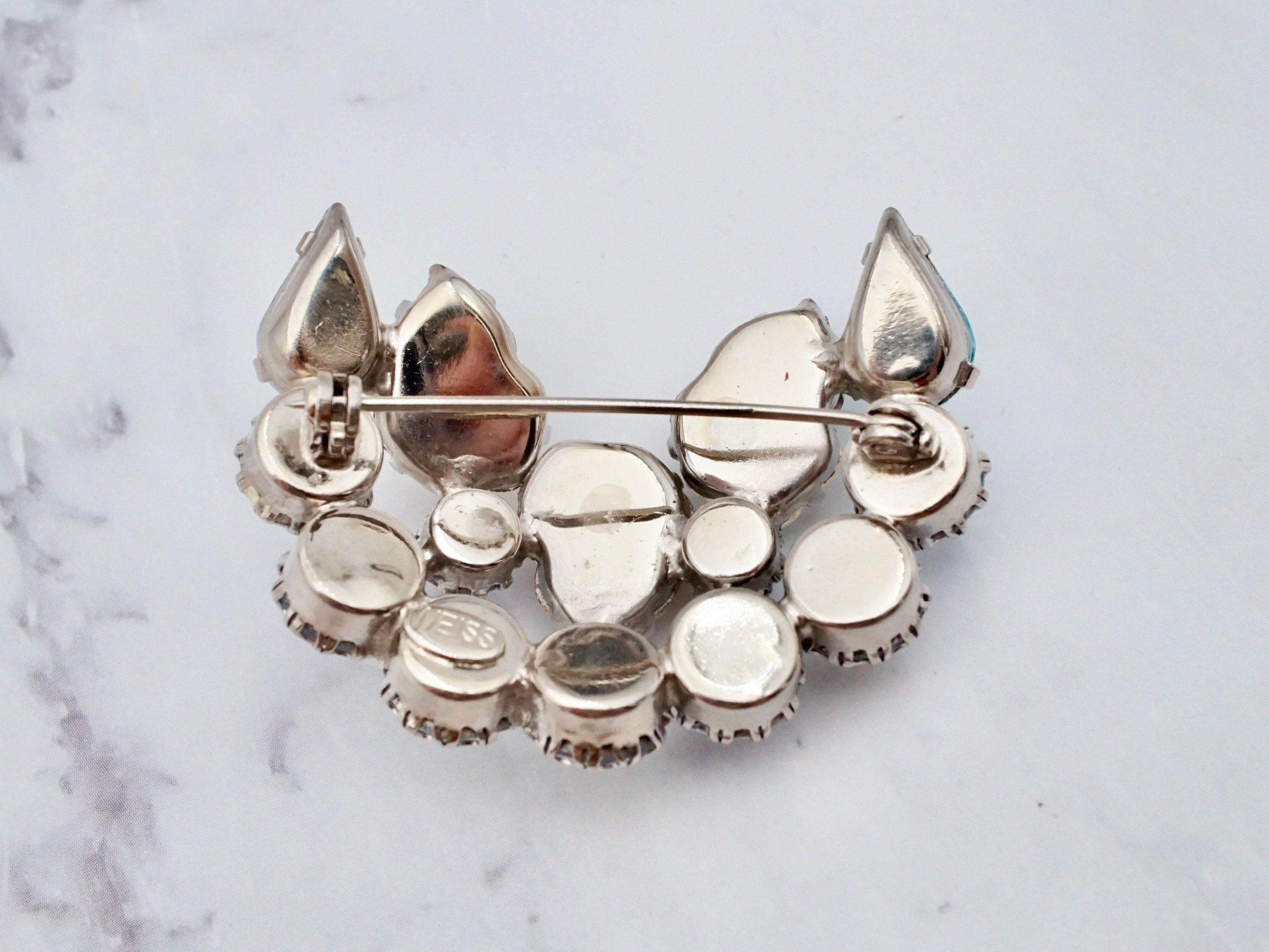 Vintage Weiss molded iridescent rhinestone silver tone brooch