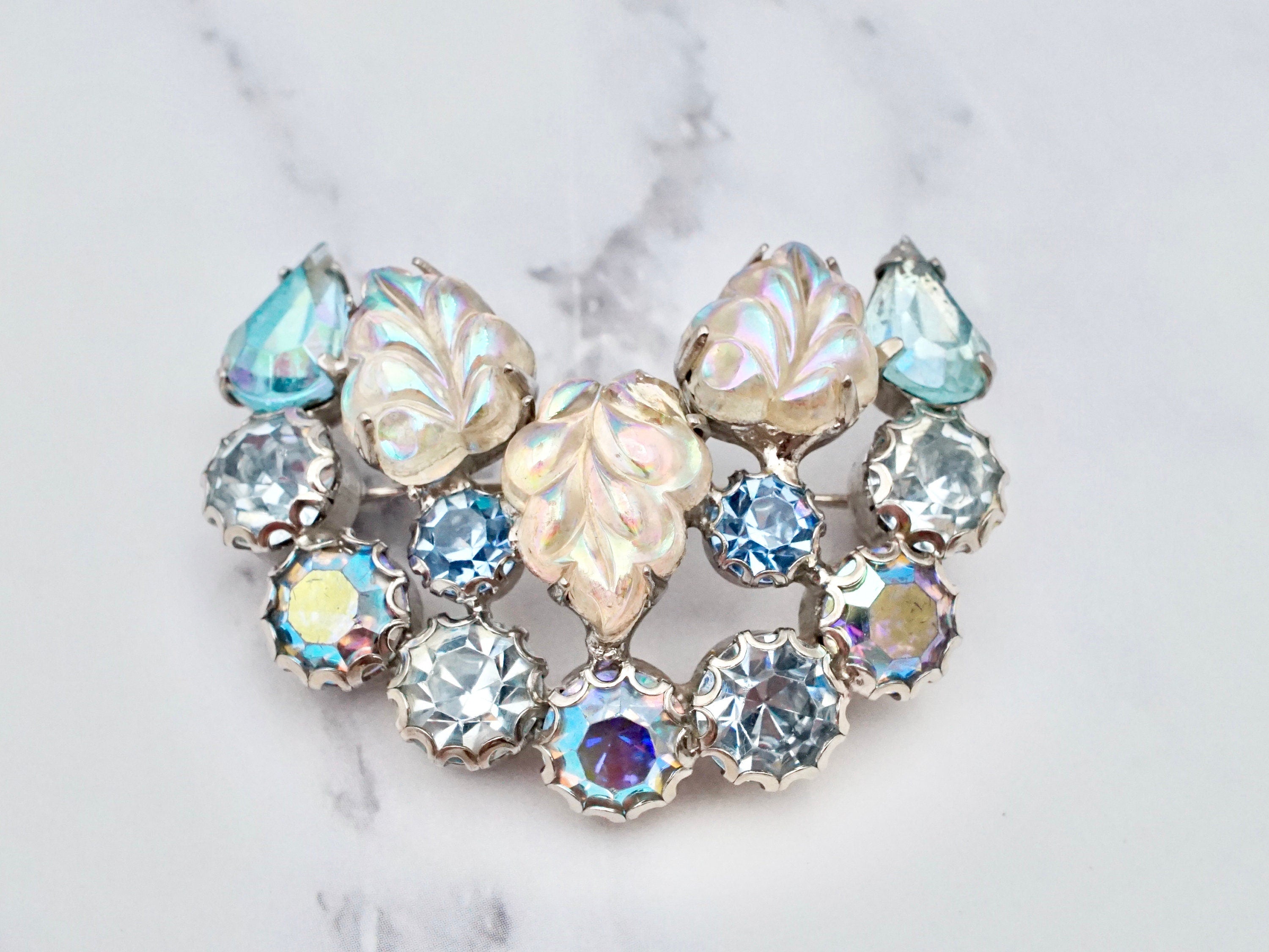 Vintage Weiss molded iridescent rhinestone silver tone brooch