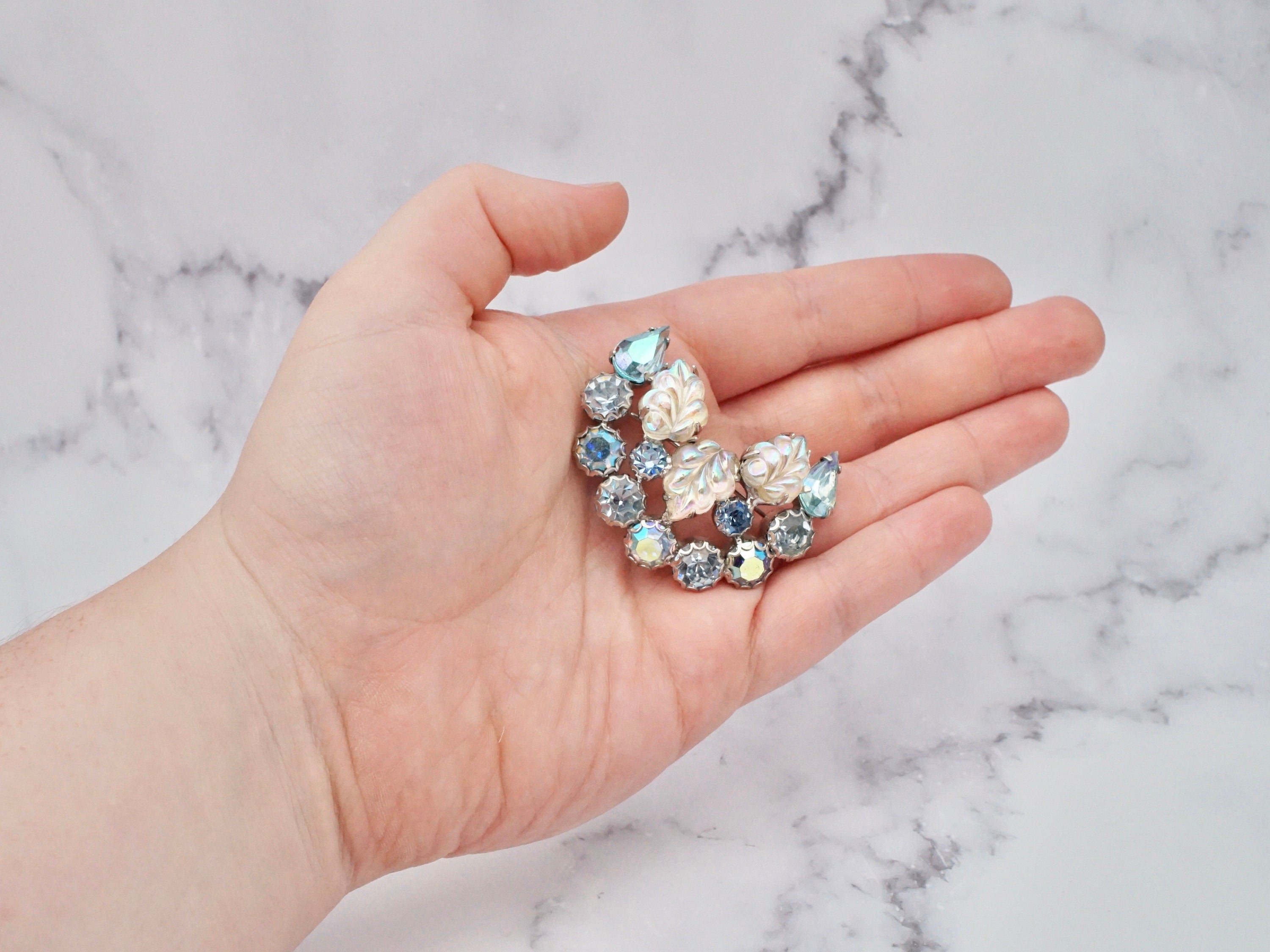Vintage Weiss molded iridescent rhinestone silver tone brooch