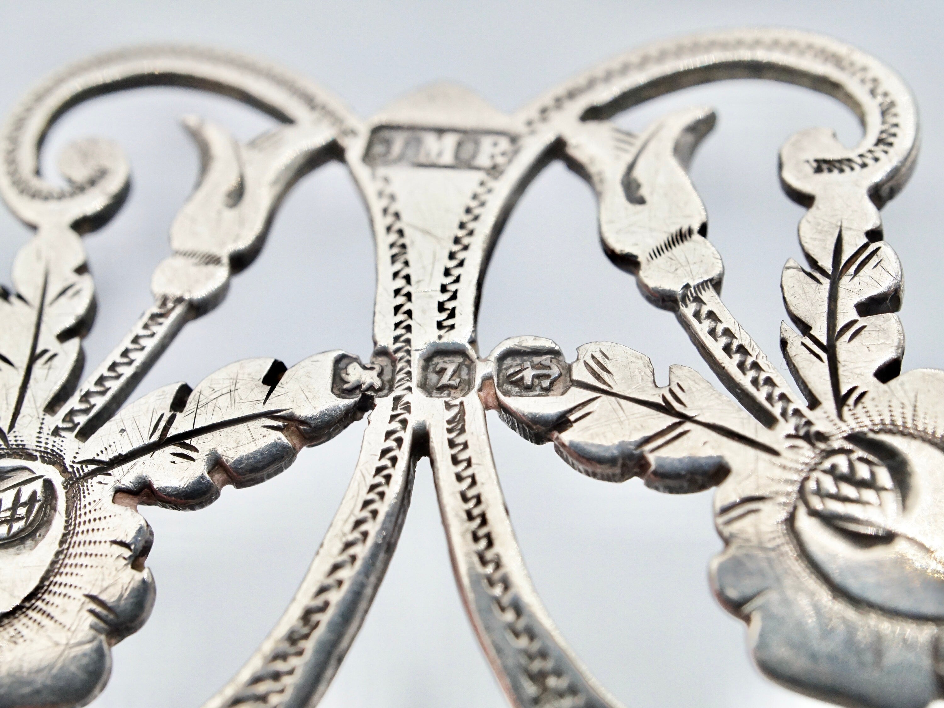 1899 John Milward Banks Birmingham sterling hand-engraved large 2-piece buckle