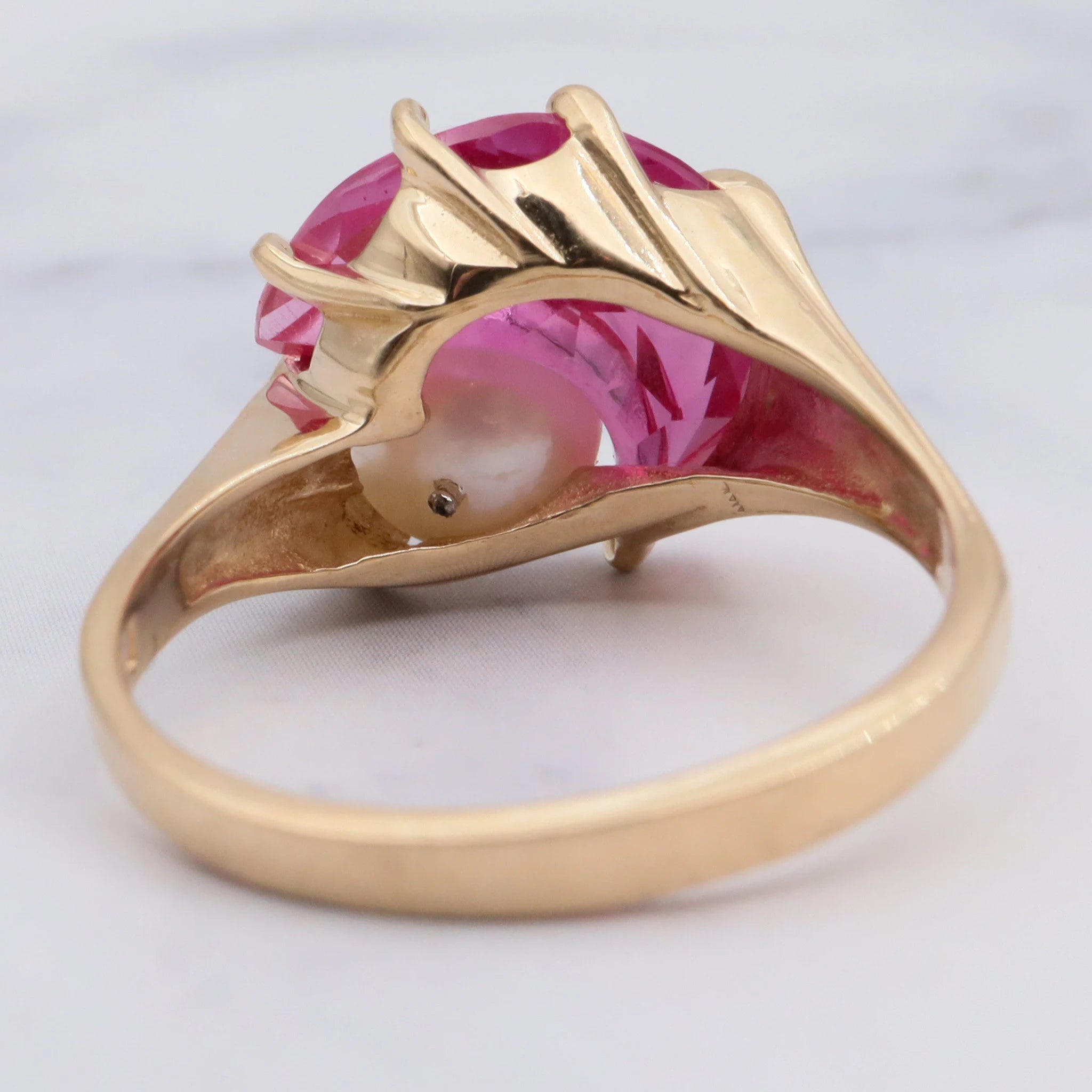 Vintage Retro 10K Gold Crescent Moon Carved Synthetic Ruby and Pearl Ring - Size 6.5