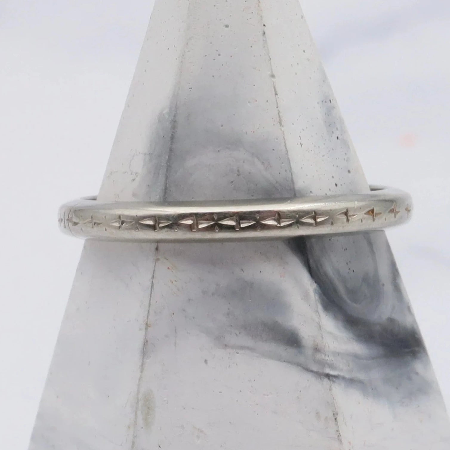 Vintage 1934 18K White Gold Etched Design Band with Initials - Size 5.5